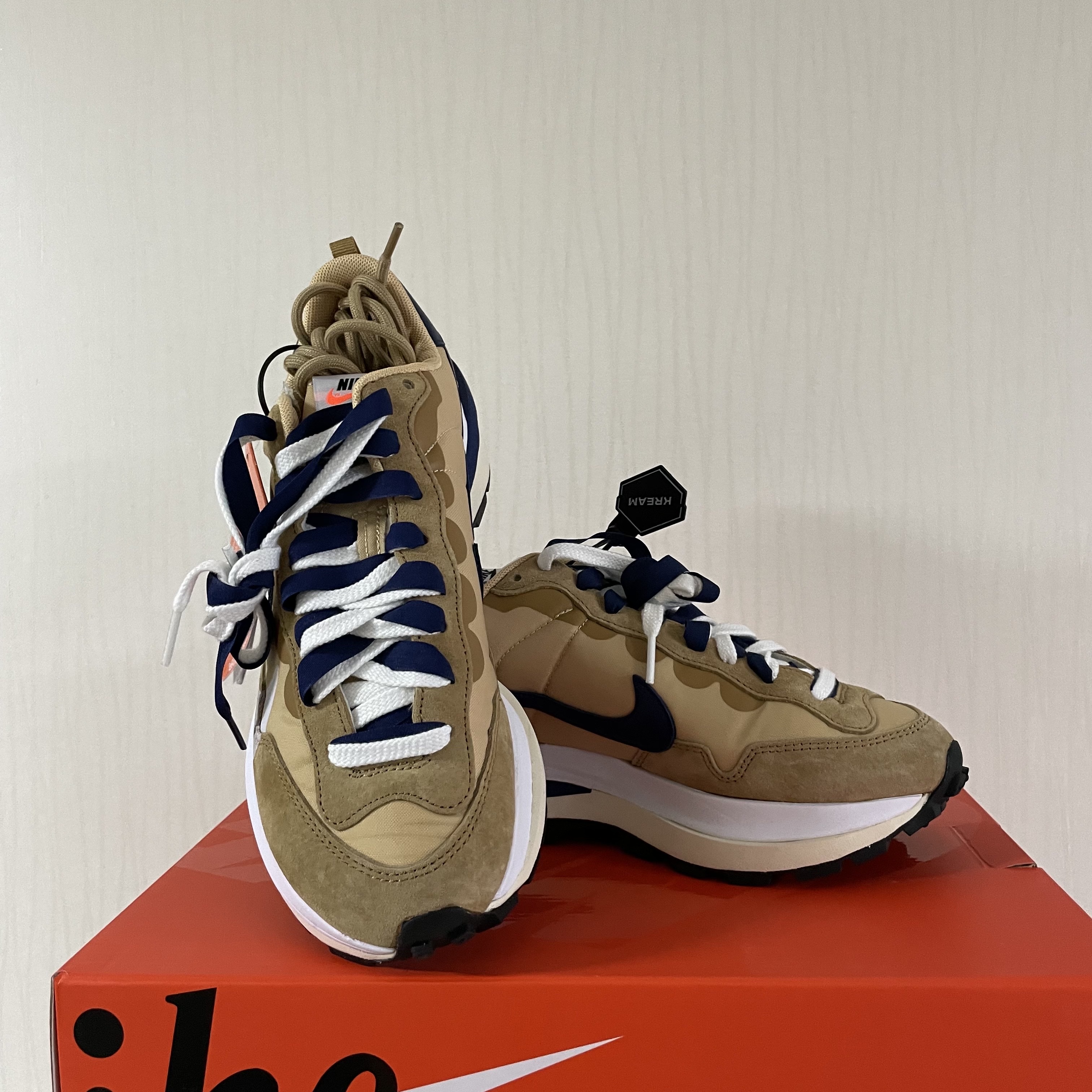 Nike x Sacai VaporWaffle Sesame and Blue Void 착용 스타일