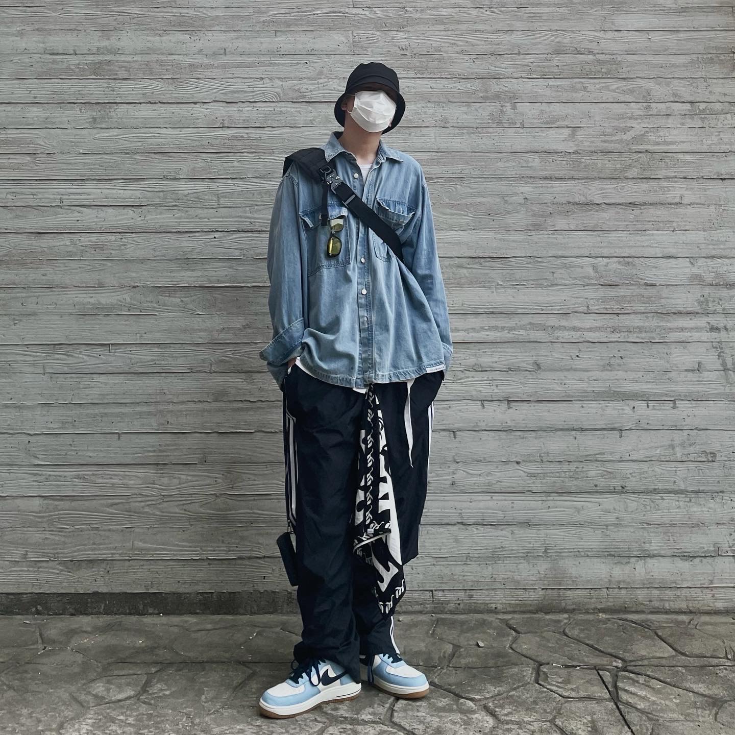 Nike Air Force 1 Low Blue Cap Obsidian Gum 착용 스타일 - 1