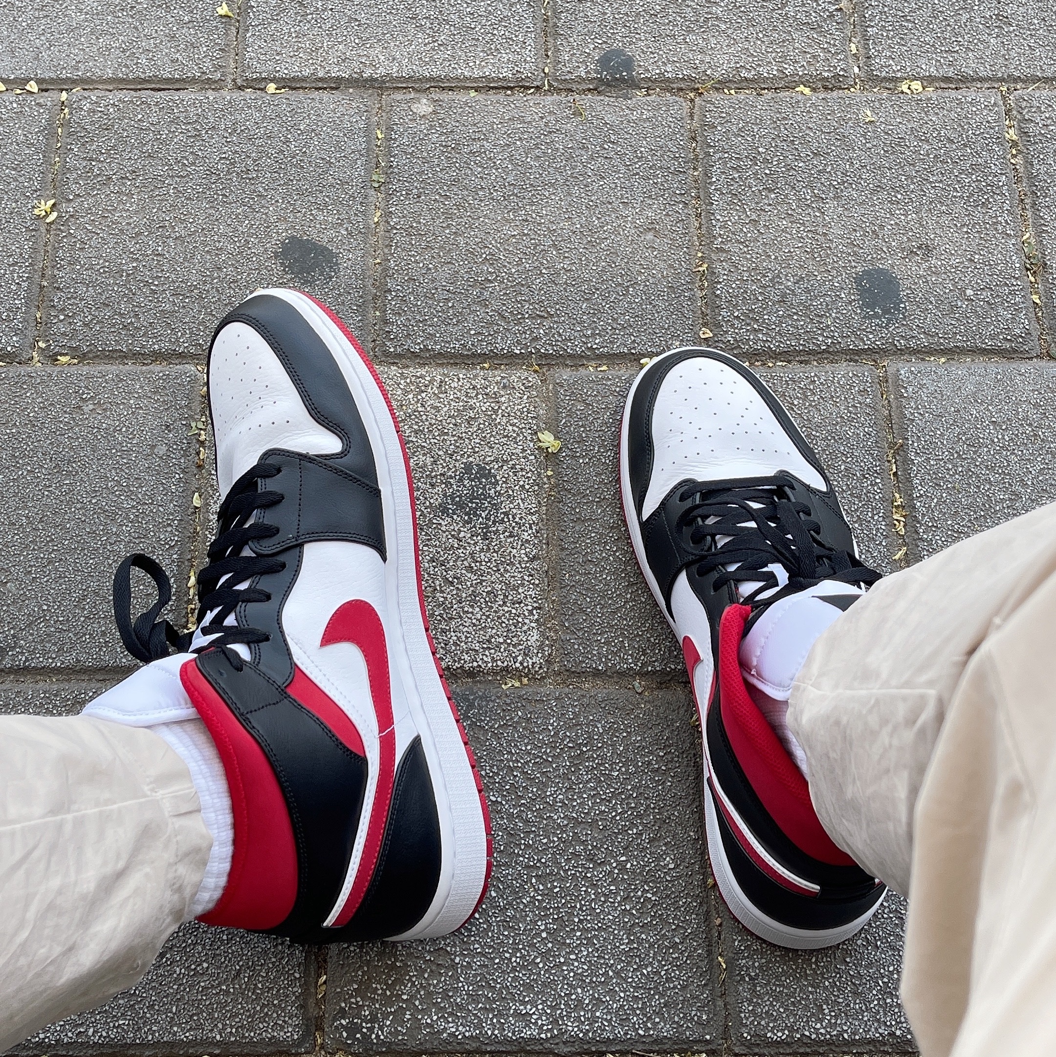 Jordan 1 Mid Gym Red Black White 착용 스타일