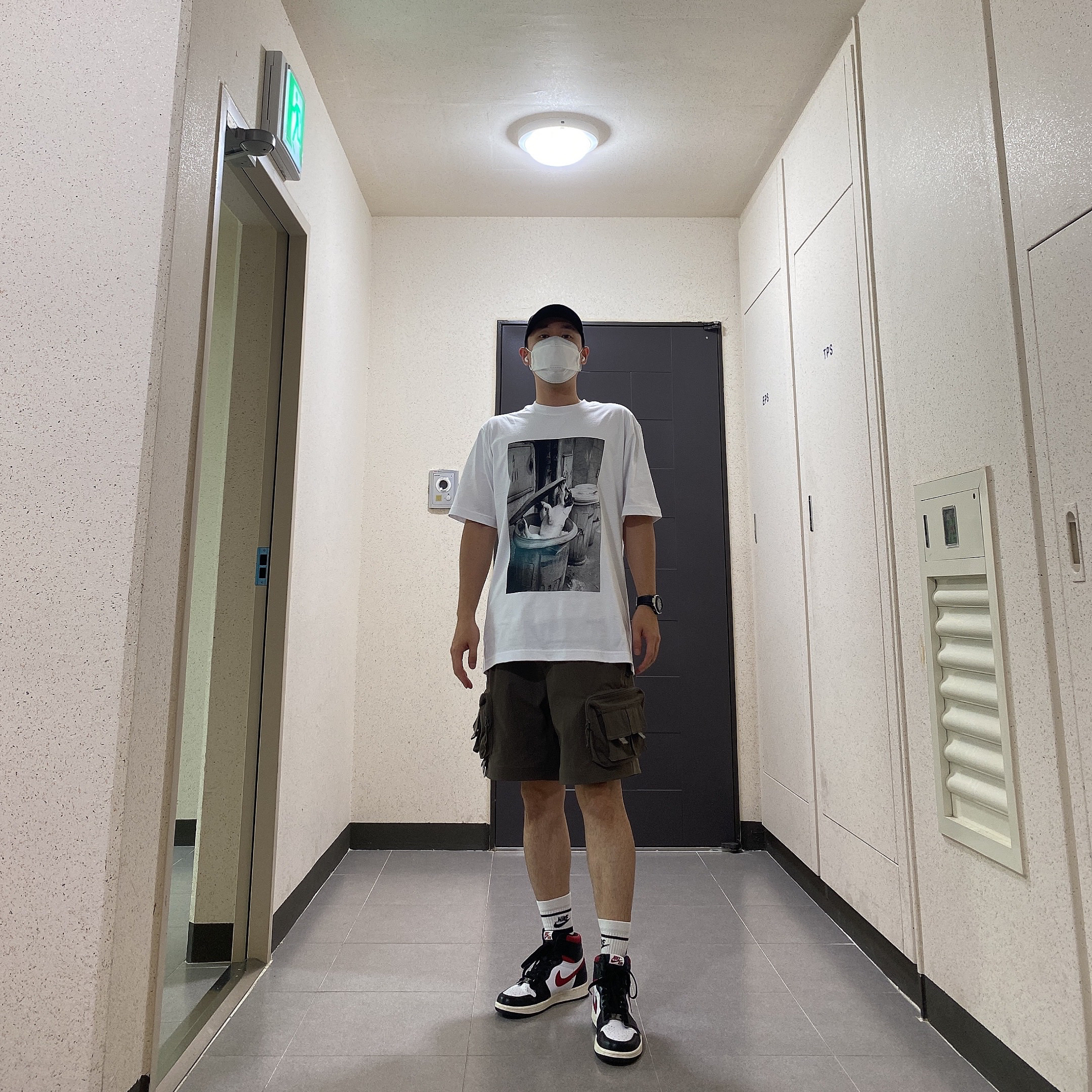 Palace x Juergen Teller T-Shirt 1 White - 21SS, Jordan 1 Retro High OG Gym Red 착용 스타일 - 1