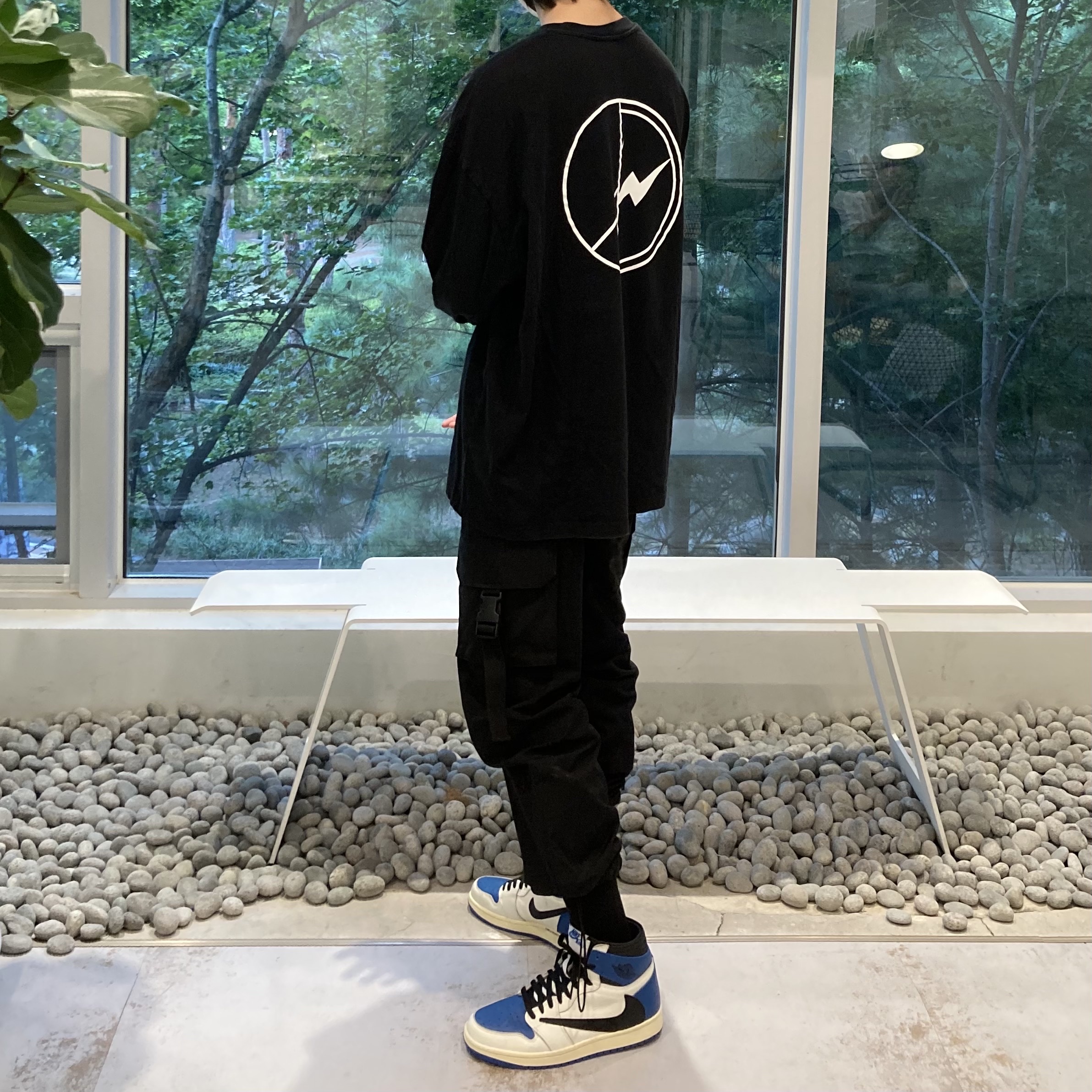 Jordan 1 x Travis Scott x Fragment Retro High OG SP Military Blue 착용 스타일