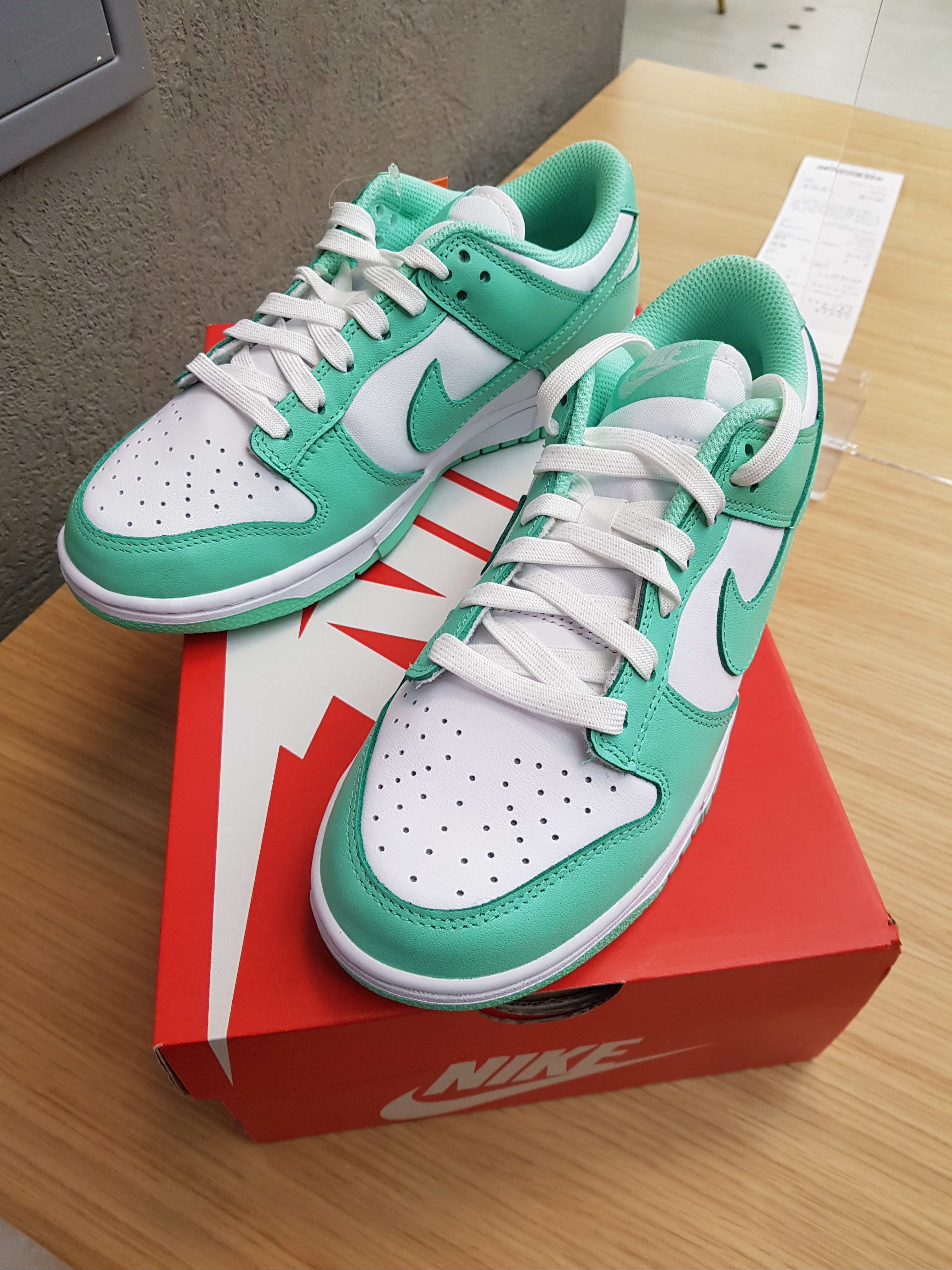 (W) Nike Dunk Low Green Glow 착용 스타일 - 2