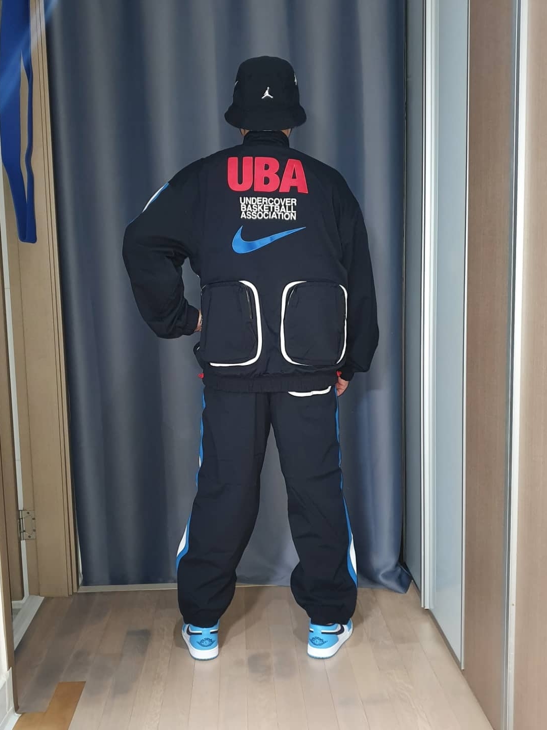 Nike x Undercover NRG Track Suit Black - Asia, Jordan Zion Reversible Bucket Hat Black 착용 스타일 - 4