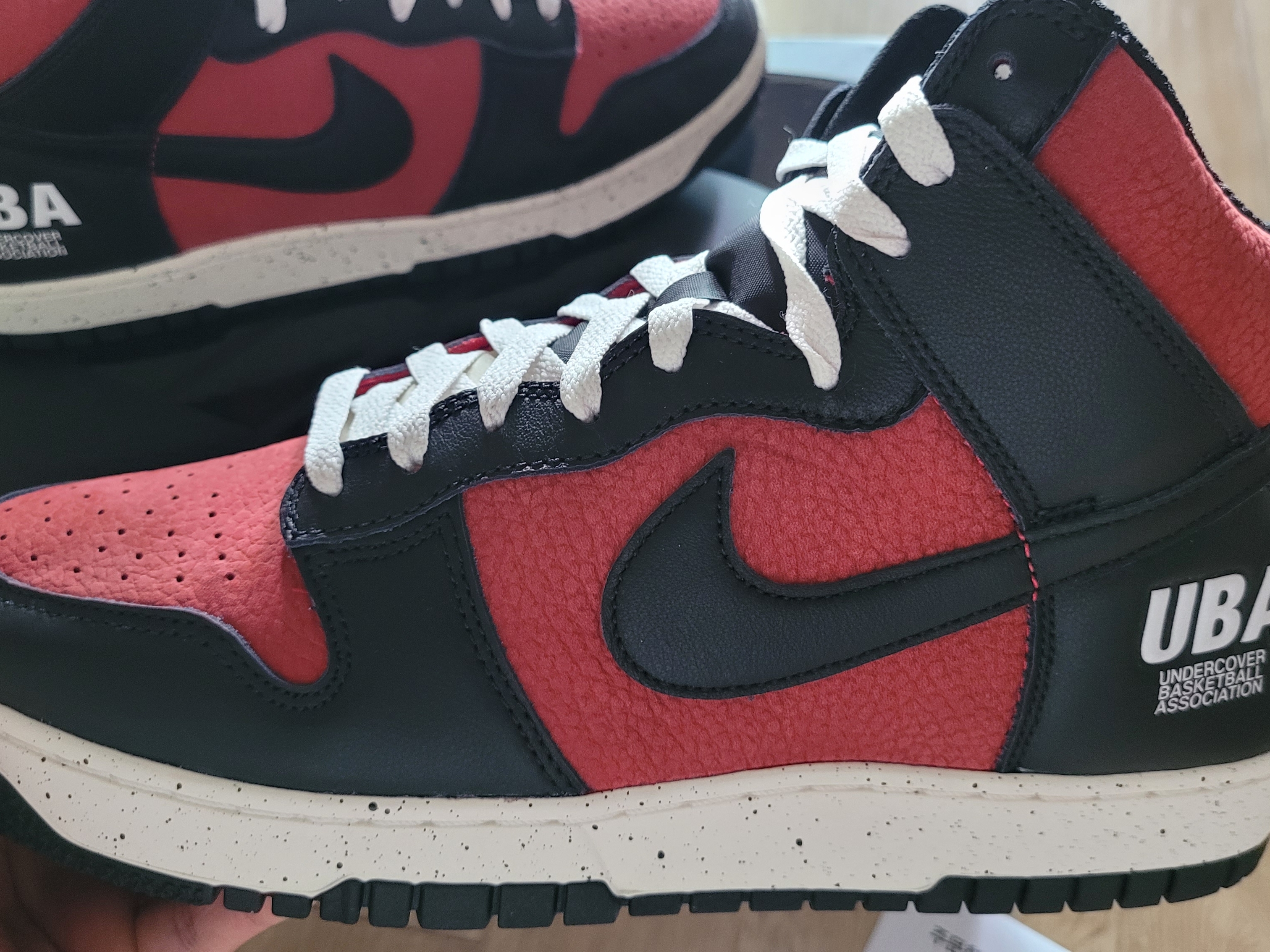Nike x Undercover Dunk High 1985 Gym Red 착용 스타일 - 3