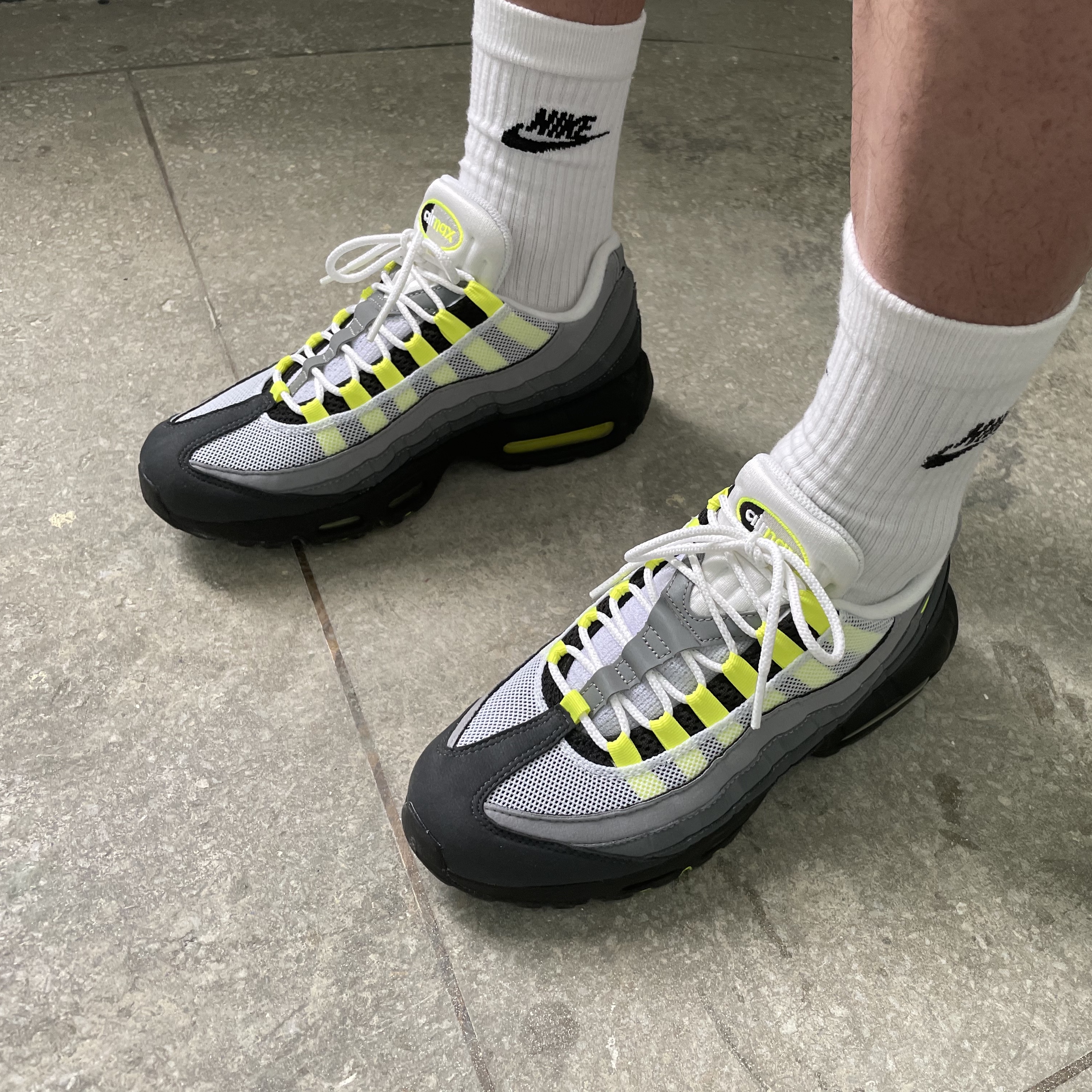 Nike Air Max 95 OG Neon Yellow 2020 착용 스타일