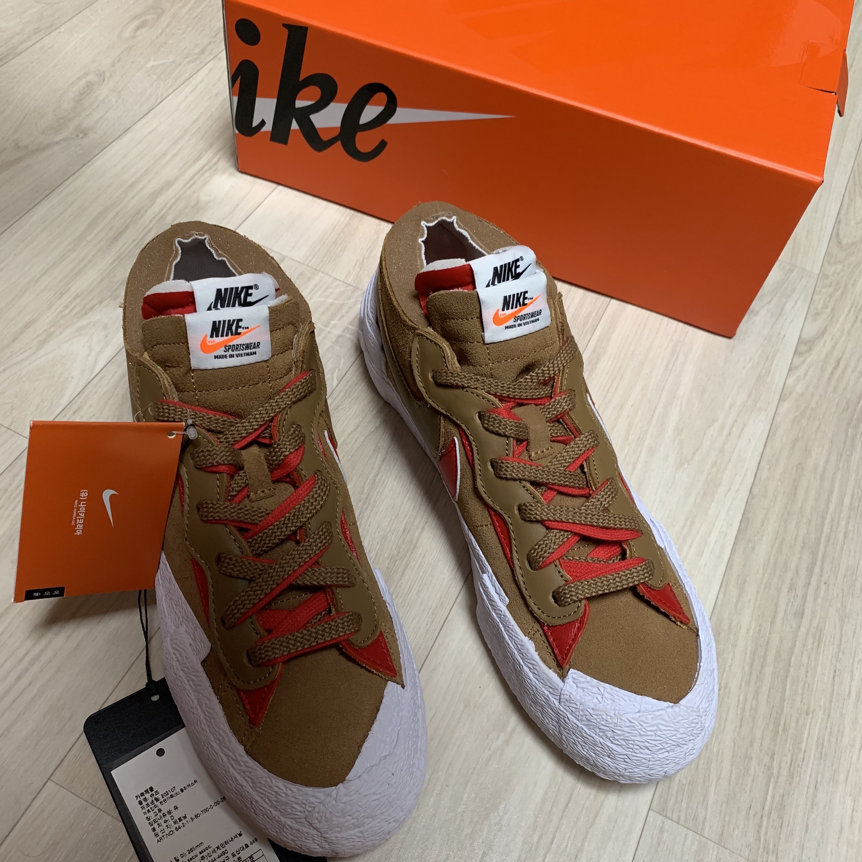 Nike x Sacai Blazer Low British Tan 착용 스타일 - 3