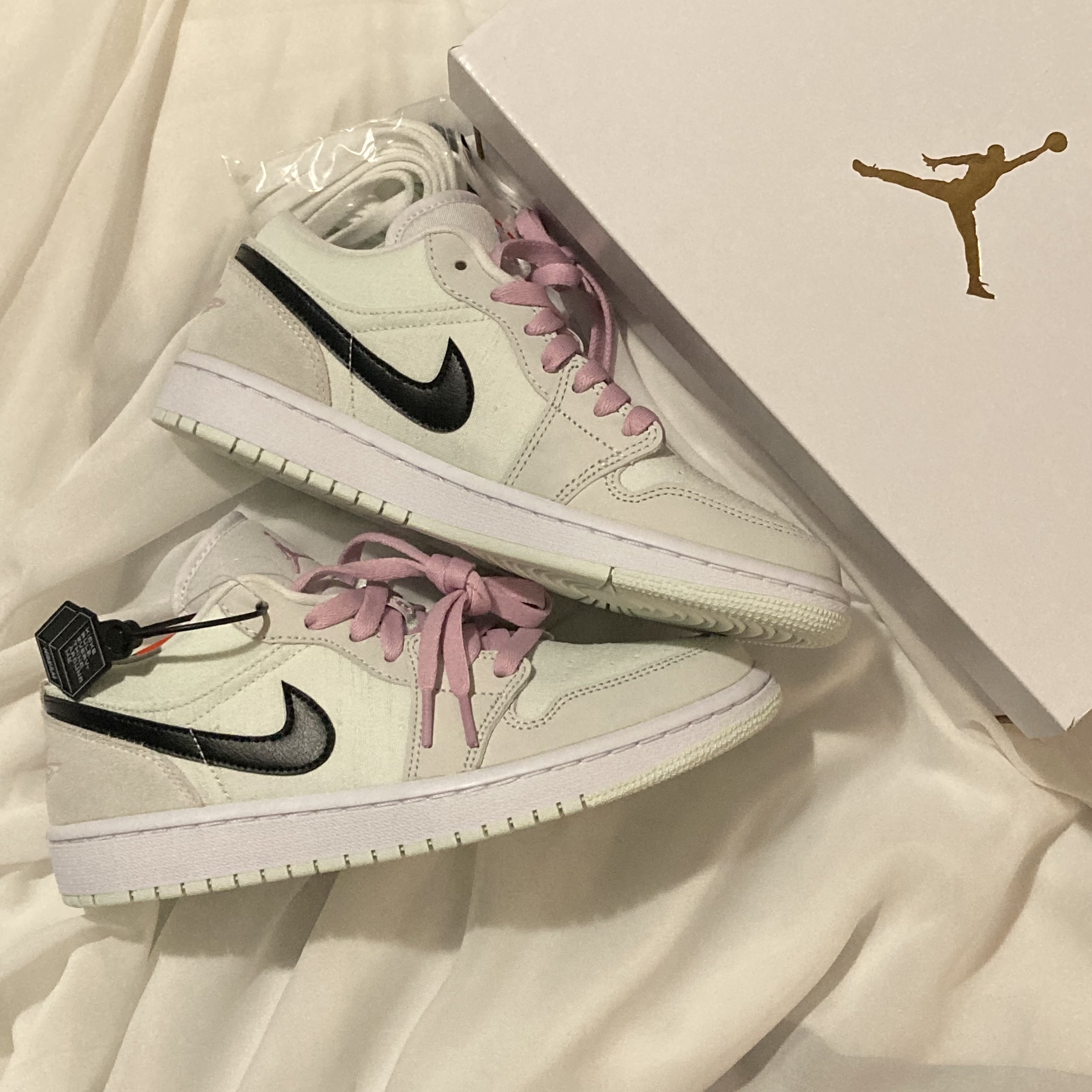 (W) Jordan 1 Low SE Barely Green 착용 스타일