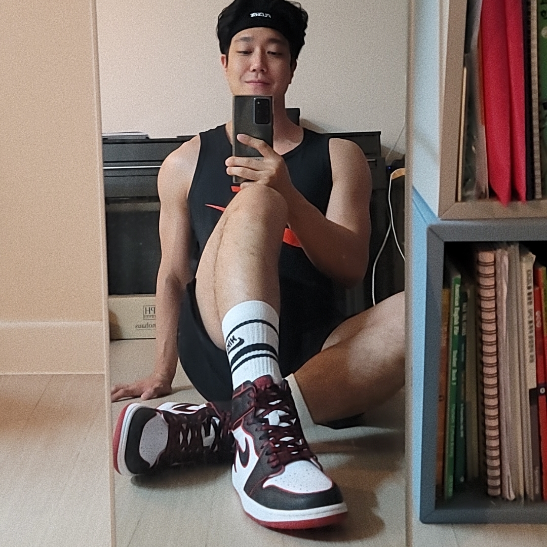 Jordan 1 Retro High OG Bloodline, (GS) Jordan 1 Retro High OG Bloodline 착용 스타일 - 2