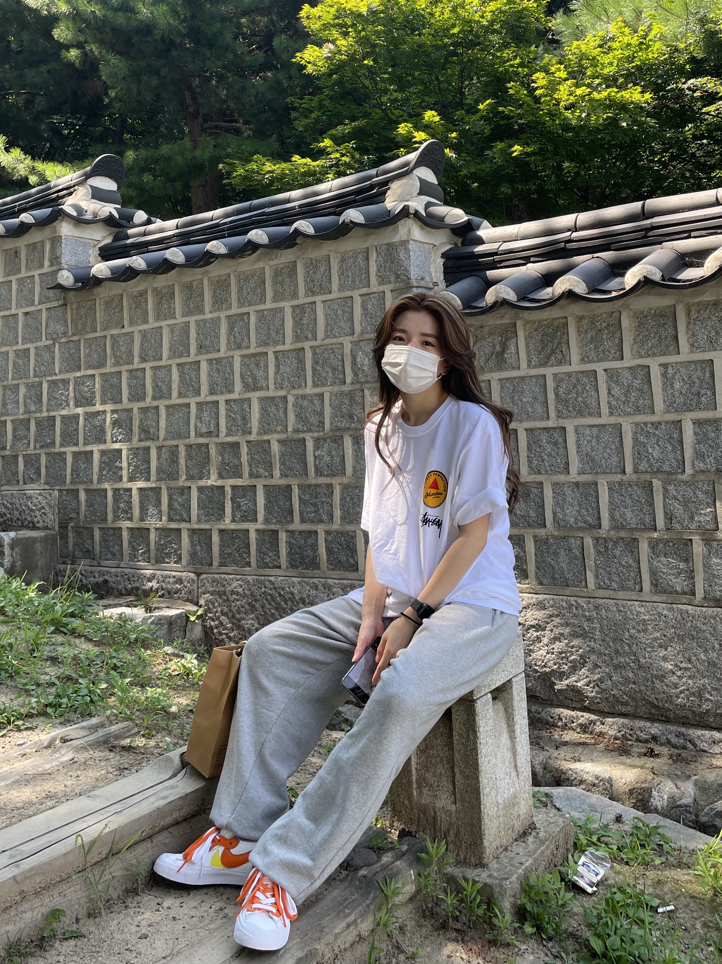 Nike x Sacai Blazer Low Magma Orange, Stussy x Martine Rose 40 WT T-Shirt 착용 스타일