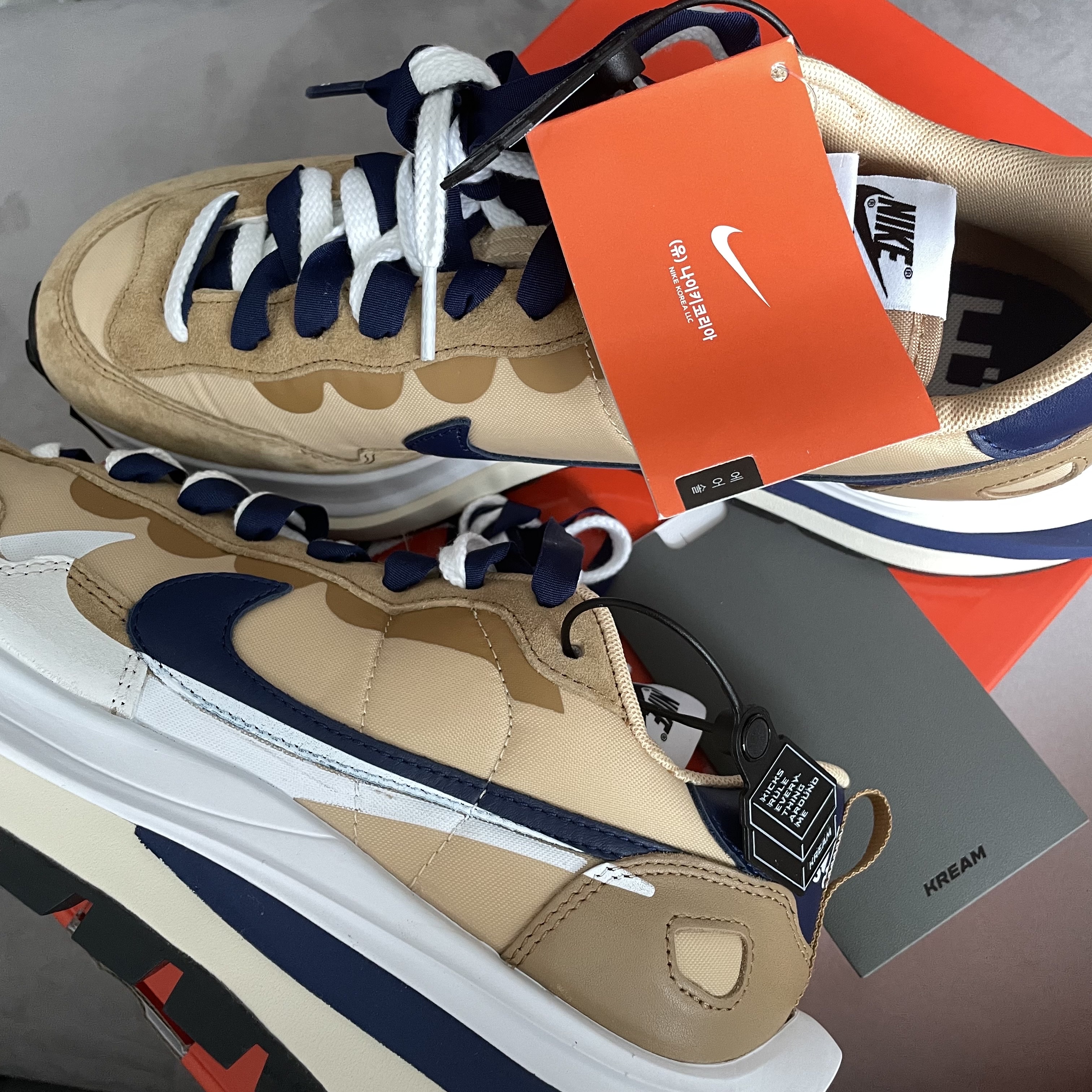 Nike x Sacai VaporWaffle Sesame and Blue Void 착용 스타일
