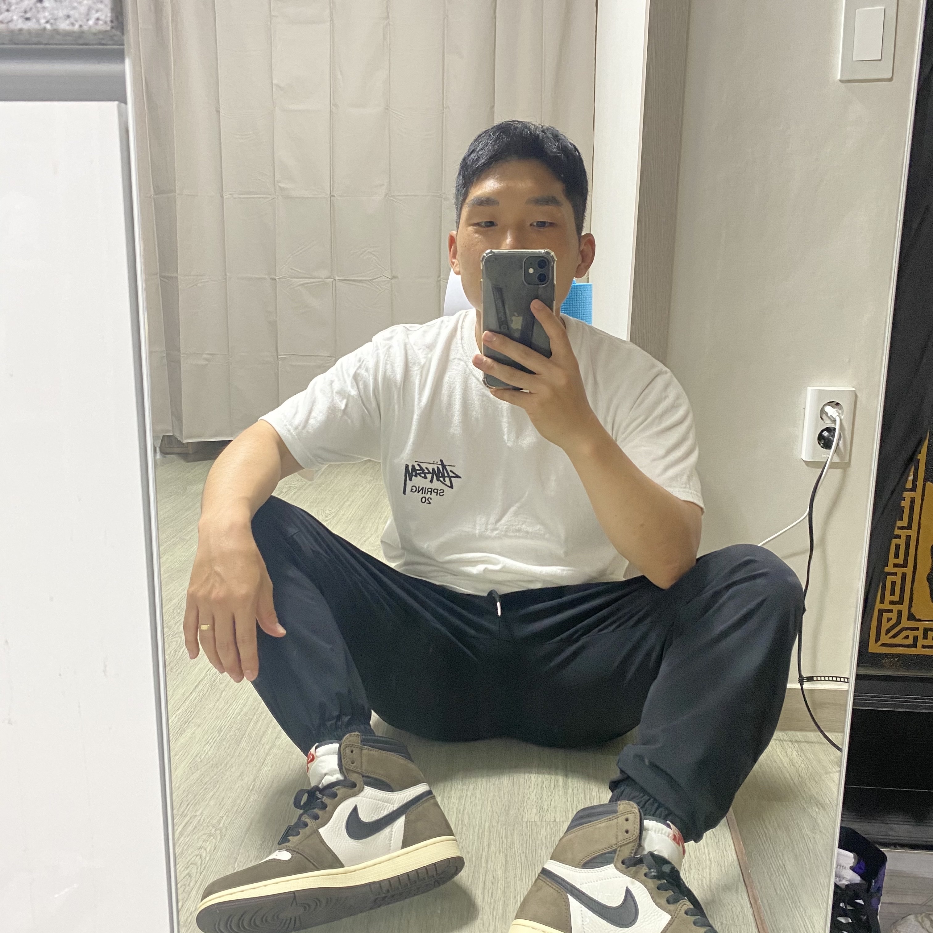Jordan 1 x Travis Scott Retro High OG SP Mocha 착용 스타일