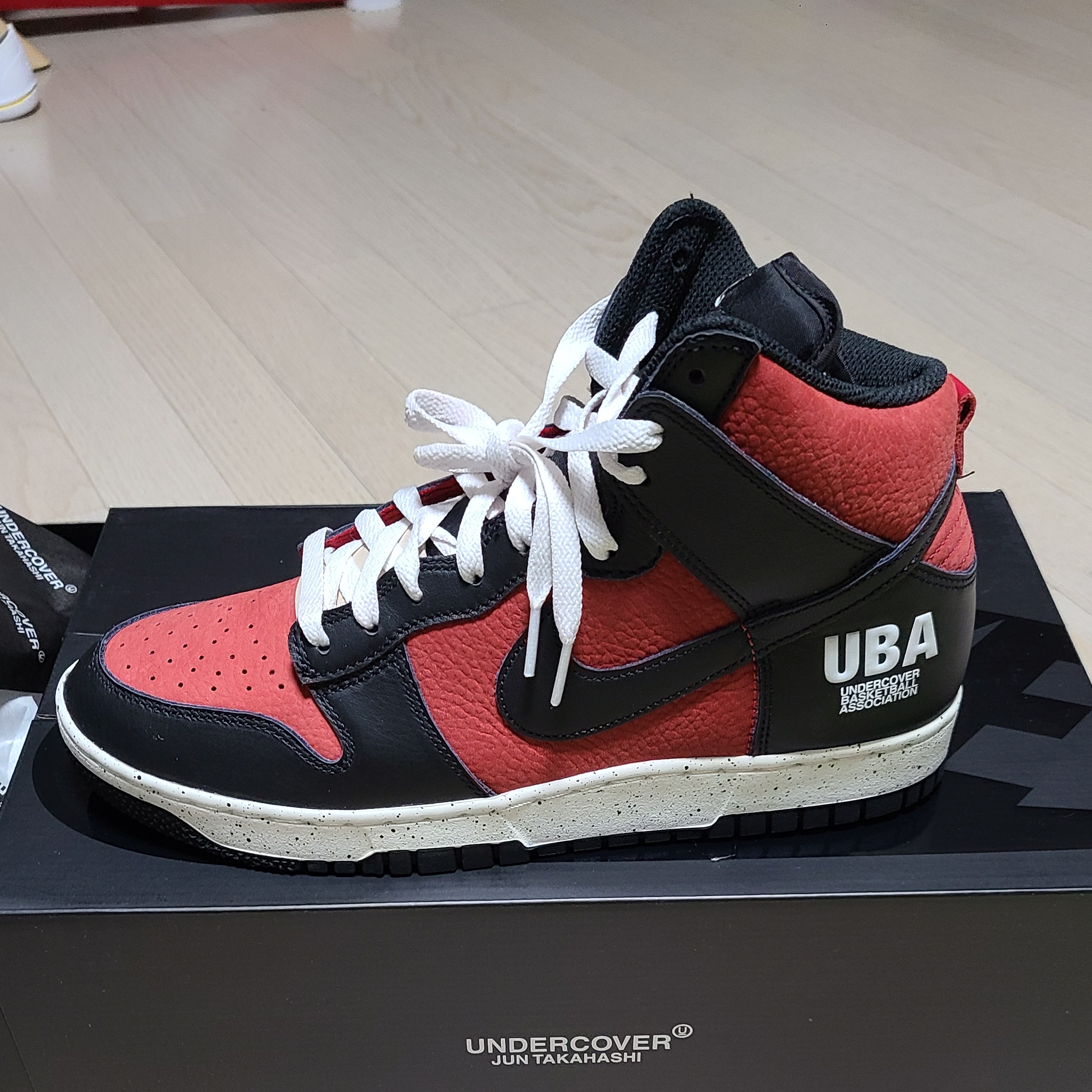 Nike x Undercover Dunk High 1985 Gym Red 착용 스타일