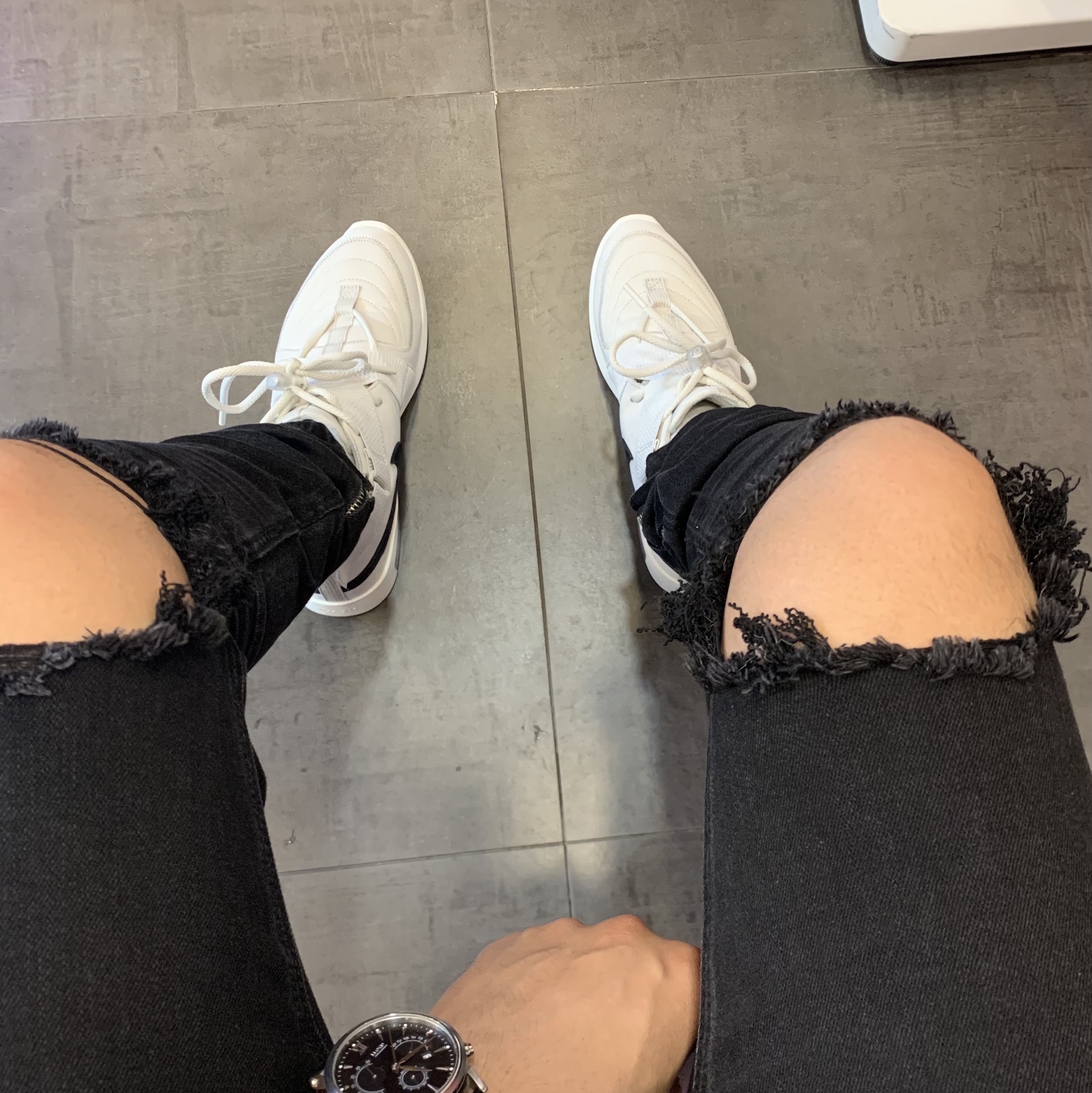 Nike x Fear of God Air Fear of God Raid Light Bone 착용 스타일