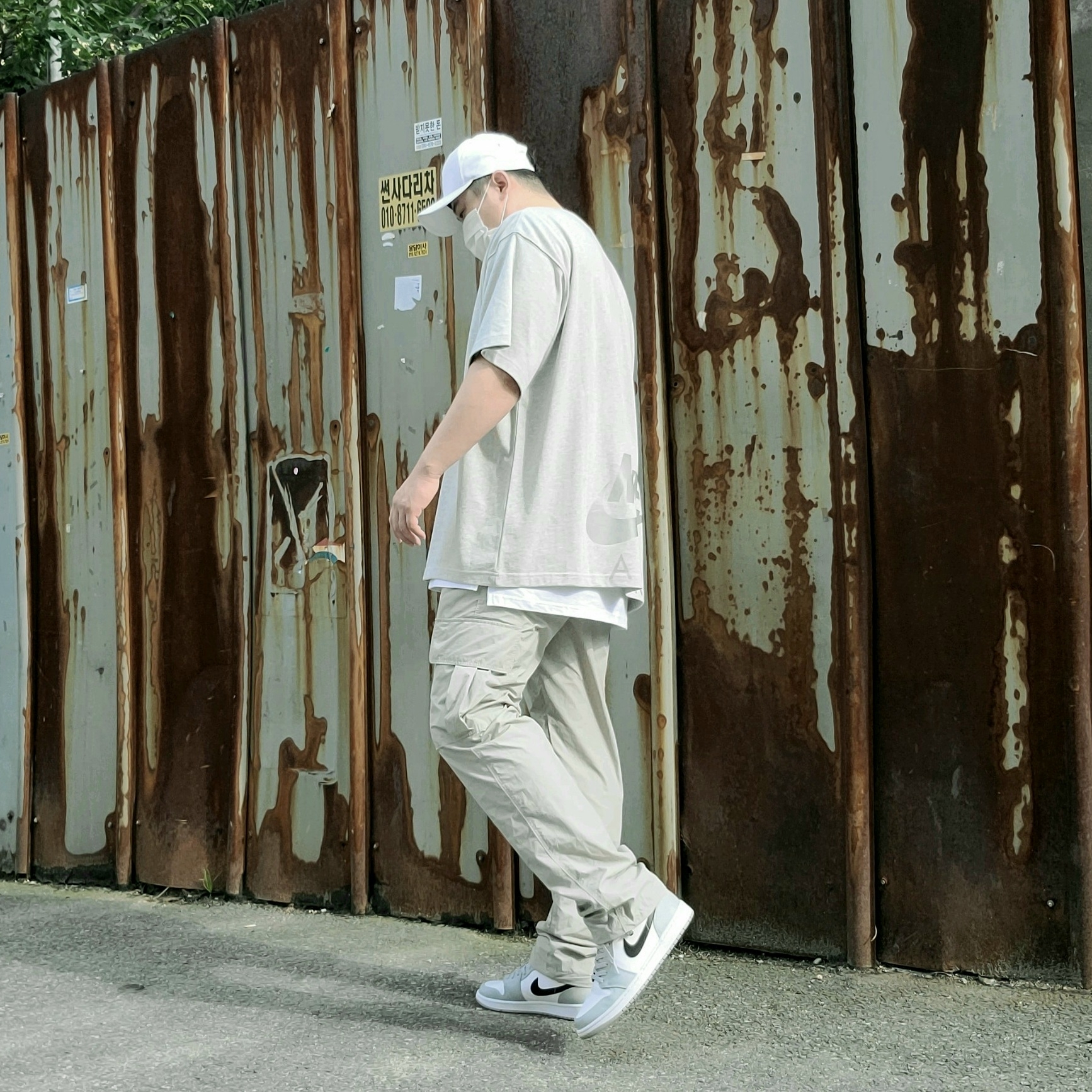 Jordan 1 Mid Light Smoke Grey, Nike x Kim Jones Oversized T-Shirt Grey Heather - US/EU 착용 스타일