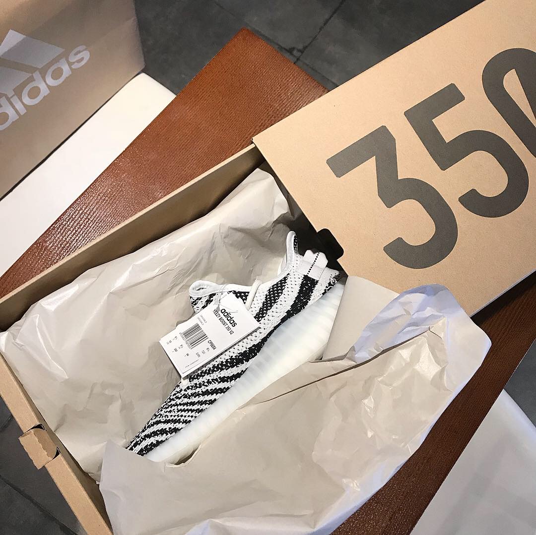 Adidas Yeezy Boost 350 V2 Zebra 2017/2019/2020 착용 스타일