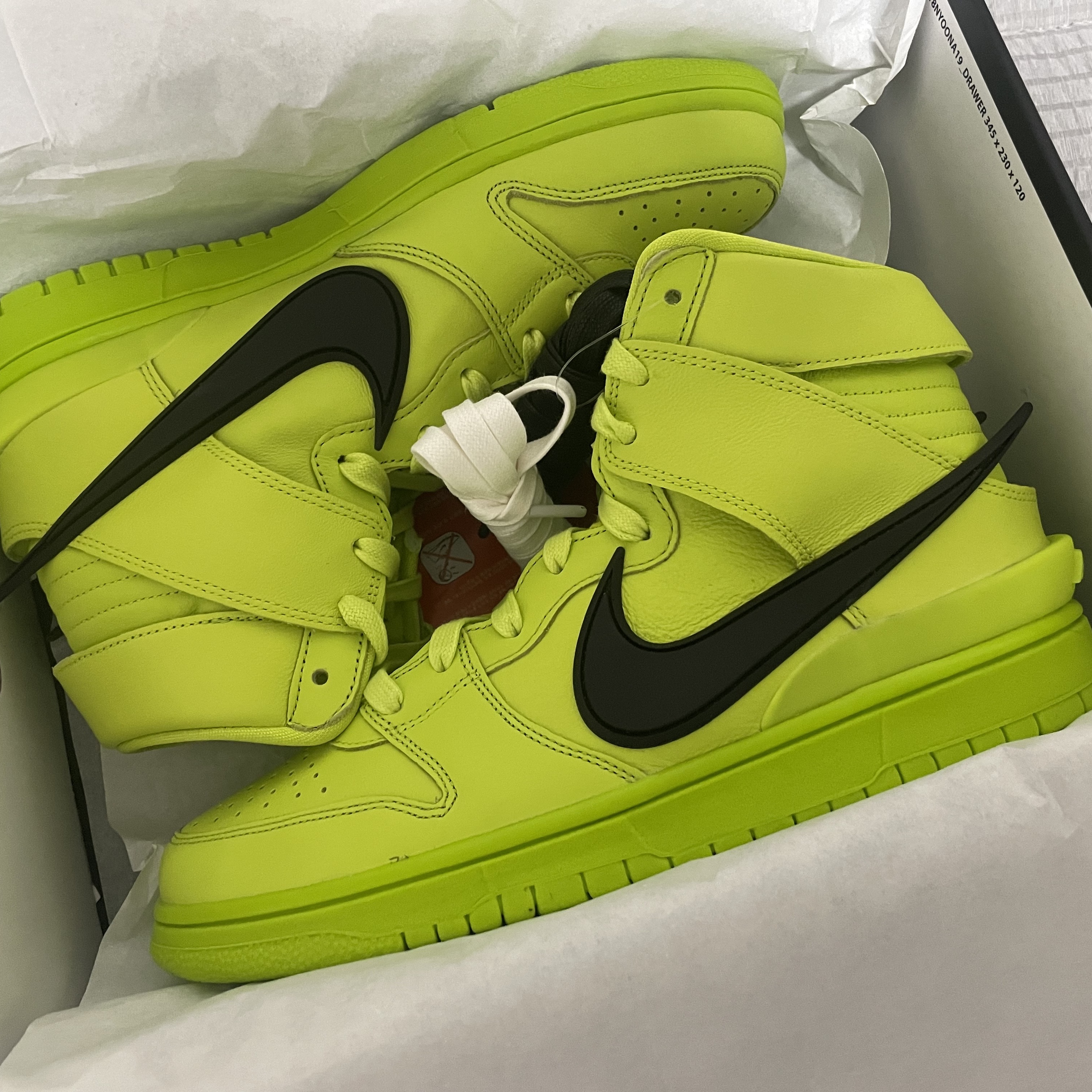 Nike x Ambush Dunk High Flash Lime 착용 스타일 - 1