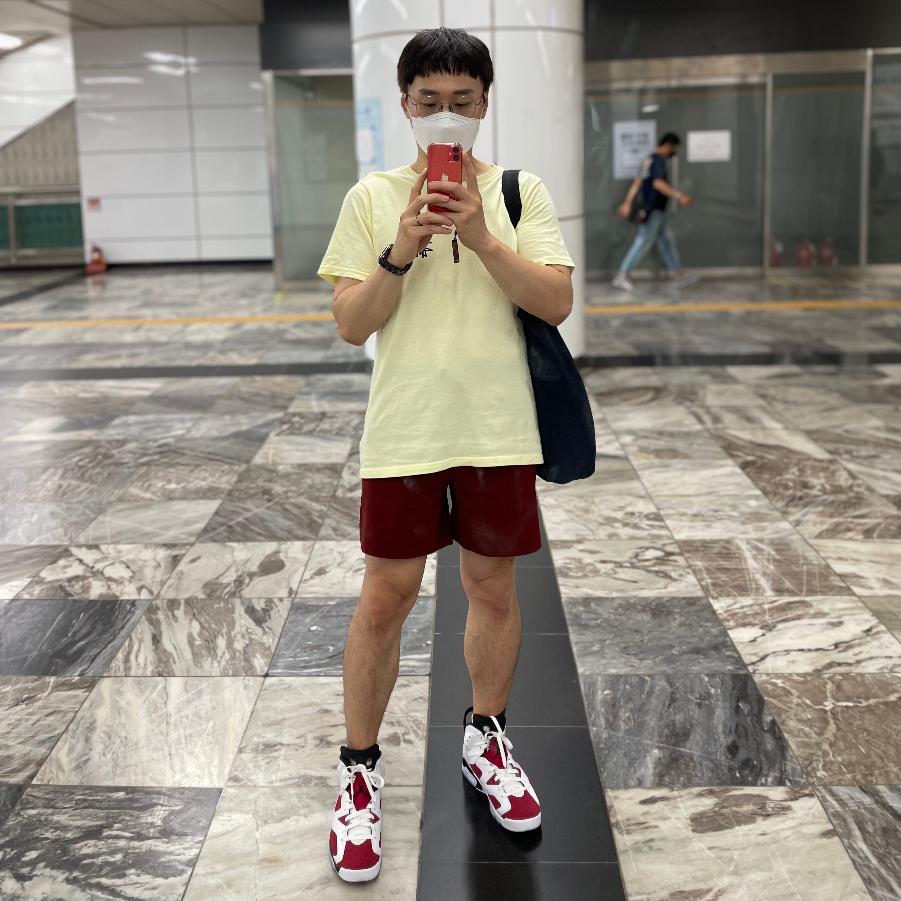 Jordan 6 Retro Carmine 2021, Stussy Ocean Dream T-Shirt Pale Yellow 착용 스타일 - 1