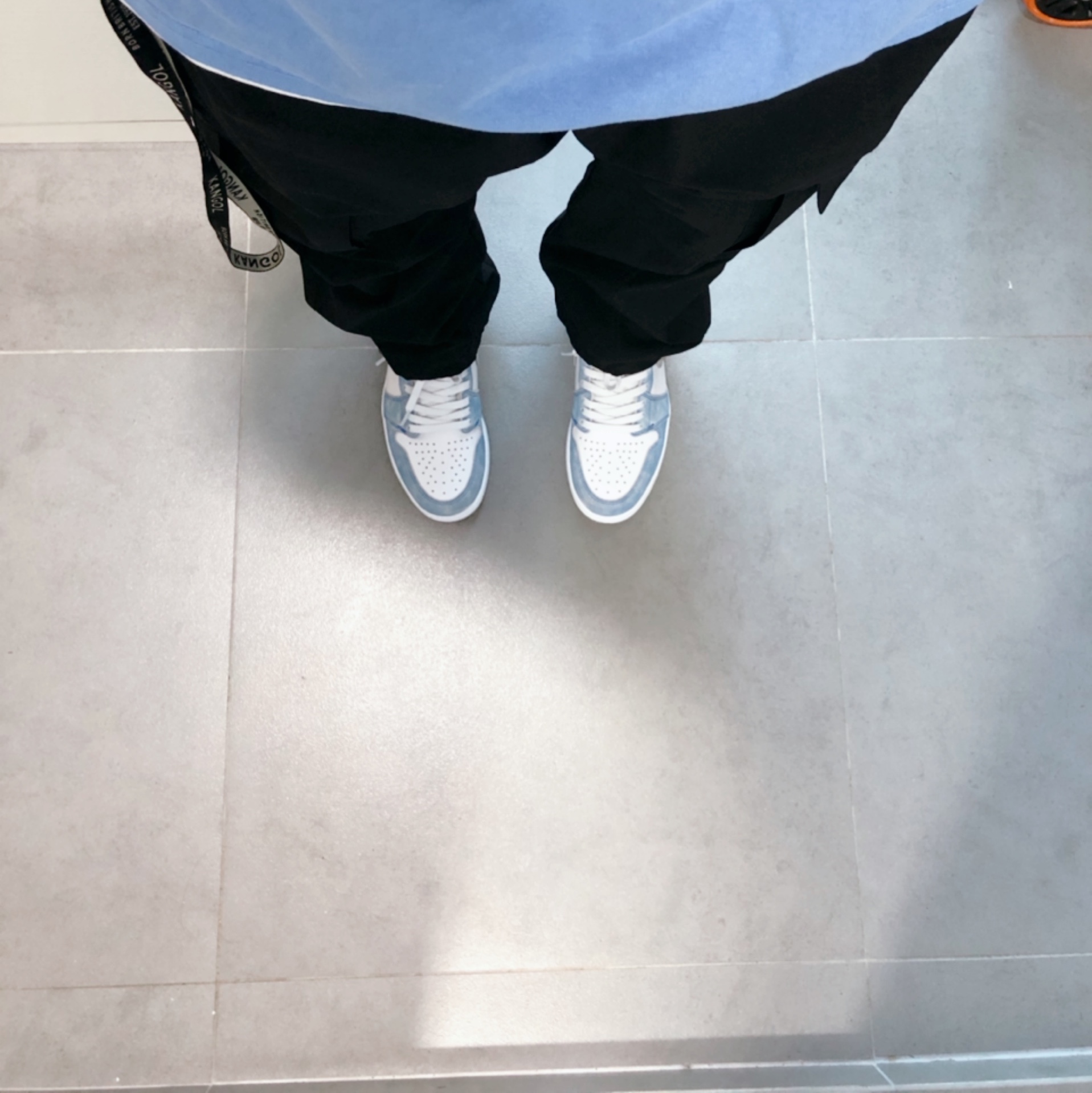 Stussy x Our Legacy Surfman T-Shirt Blue - 21SS, Jordan 1 Retro High OG Hyper Royal 착용 스타일 - 3