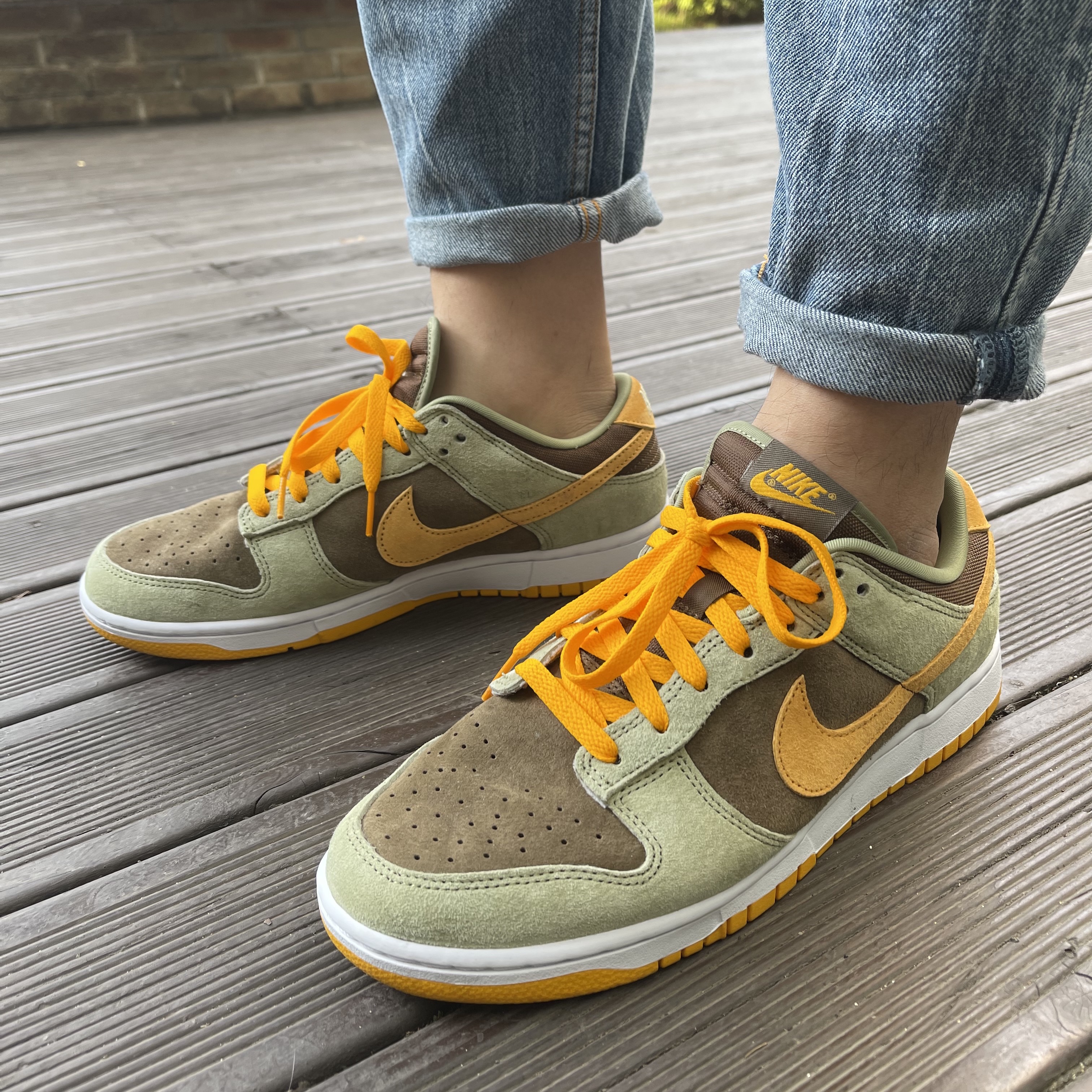 Nike Dunk Low SE Dusty Olive 착용 스타일 - 3