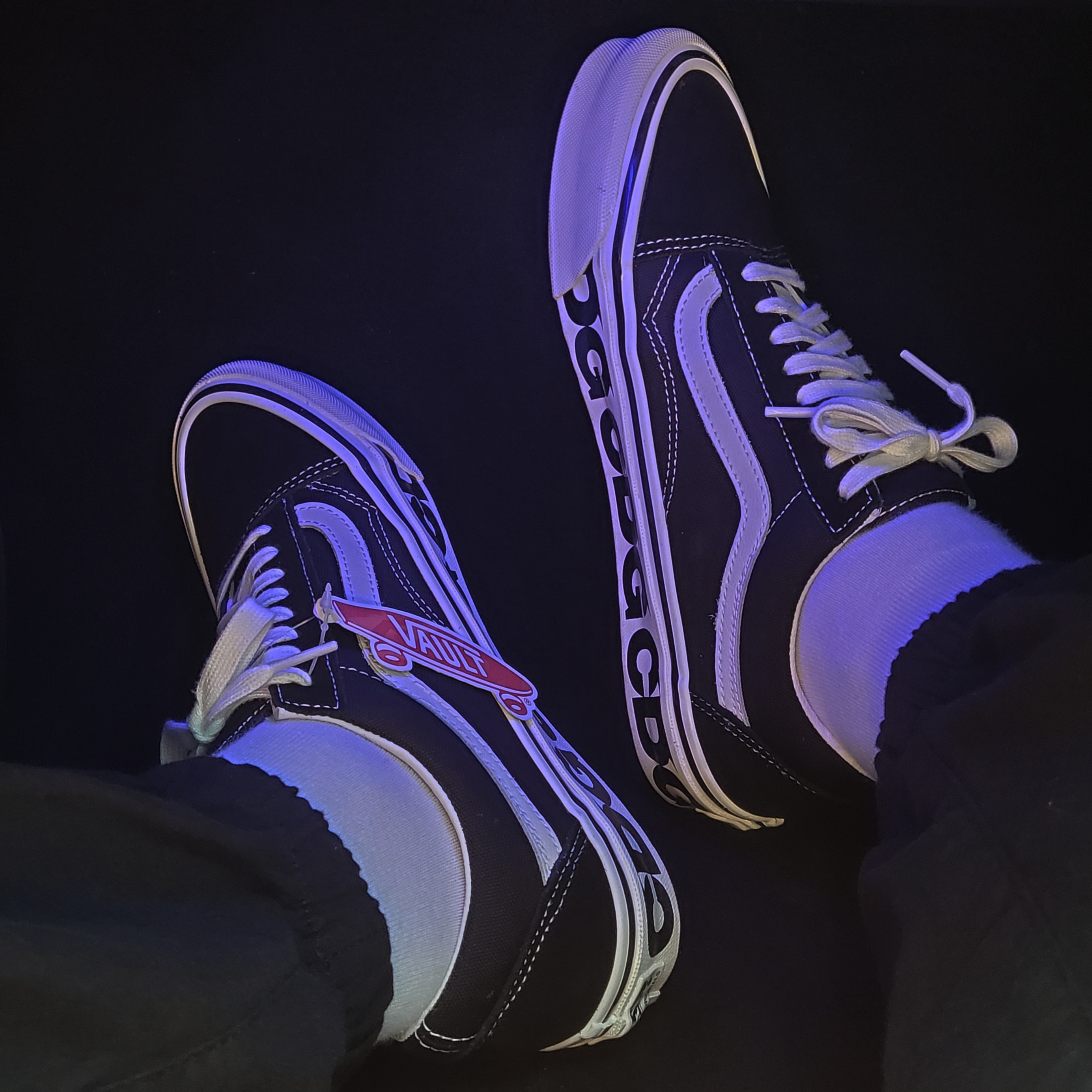 Vans Vault x CDG OG Old Skool LX Side Wall 착용 스타일