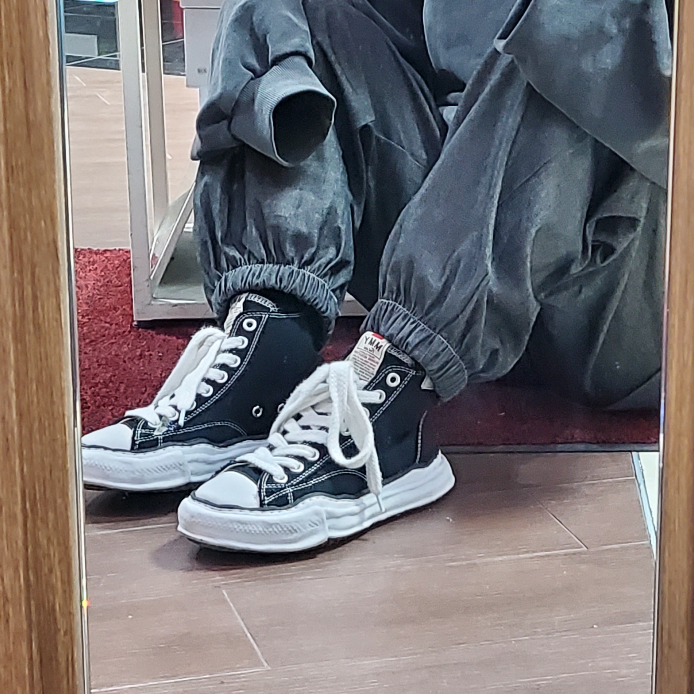 Maison Mihara Yasuhiro Peterson OG Sole Canvas High-top Sneakers Black 착용 스타일
