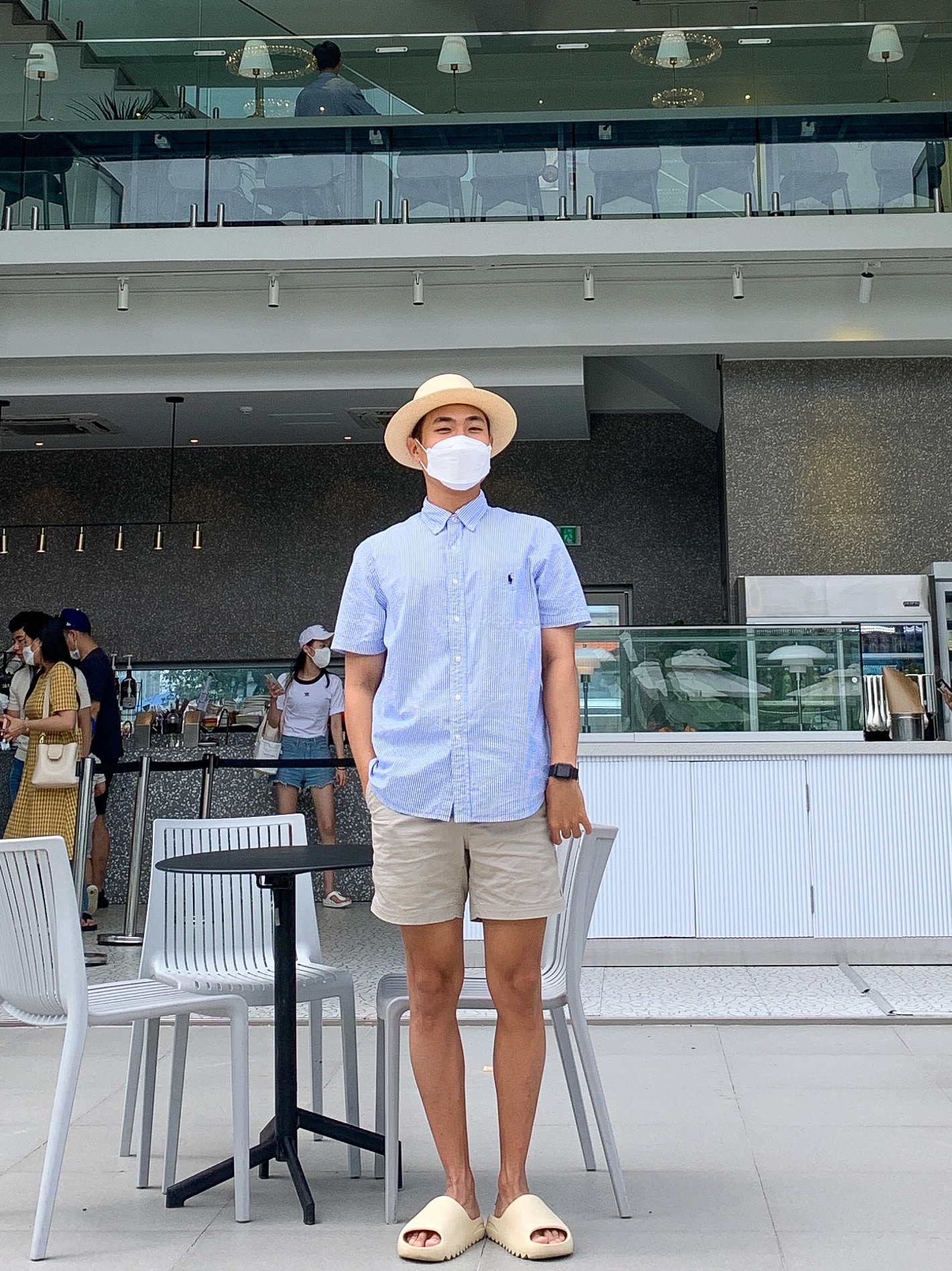 Adidas Yeezy Slide Bone 착용 스타일