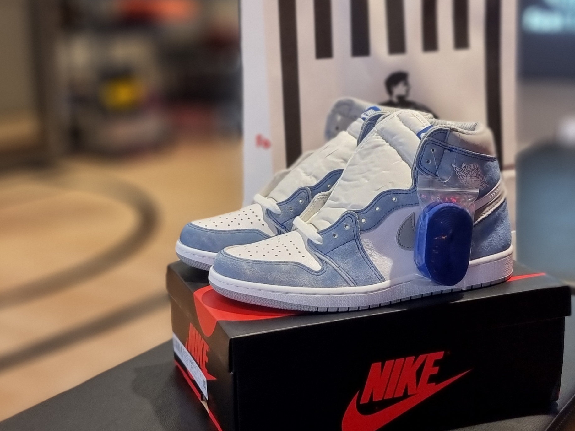 Jordan 1 Retro High OG Hyper Royal 착용 스타일