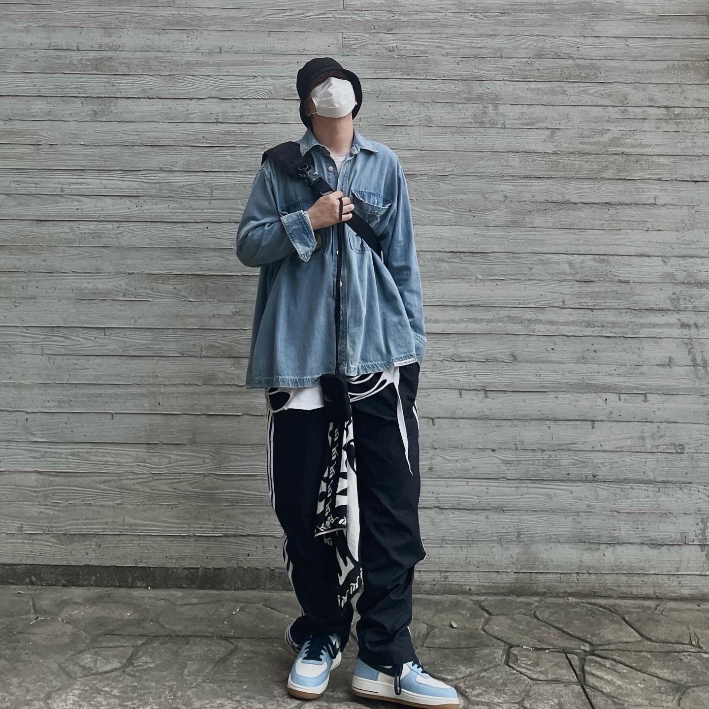 Nike Air Force 1 Low Blue Cap Obsidian Gum 착용 스타일 - 2