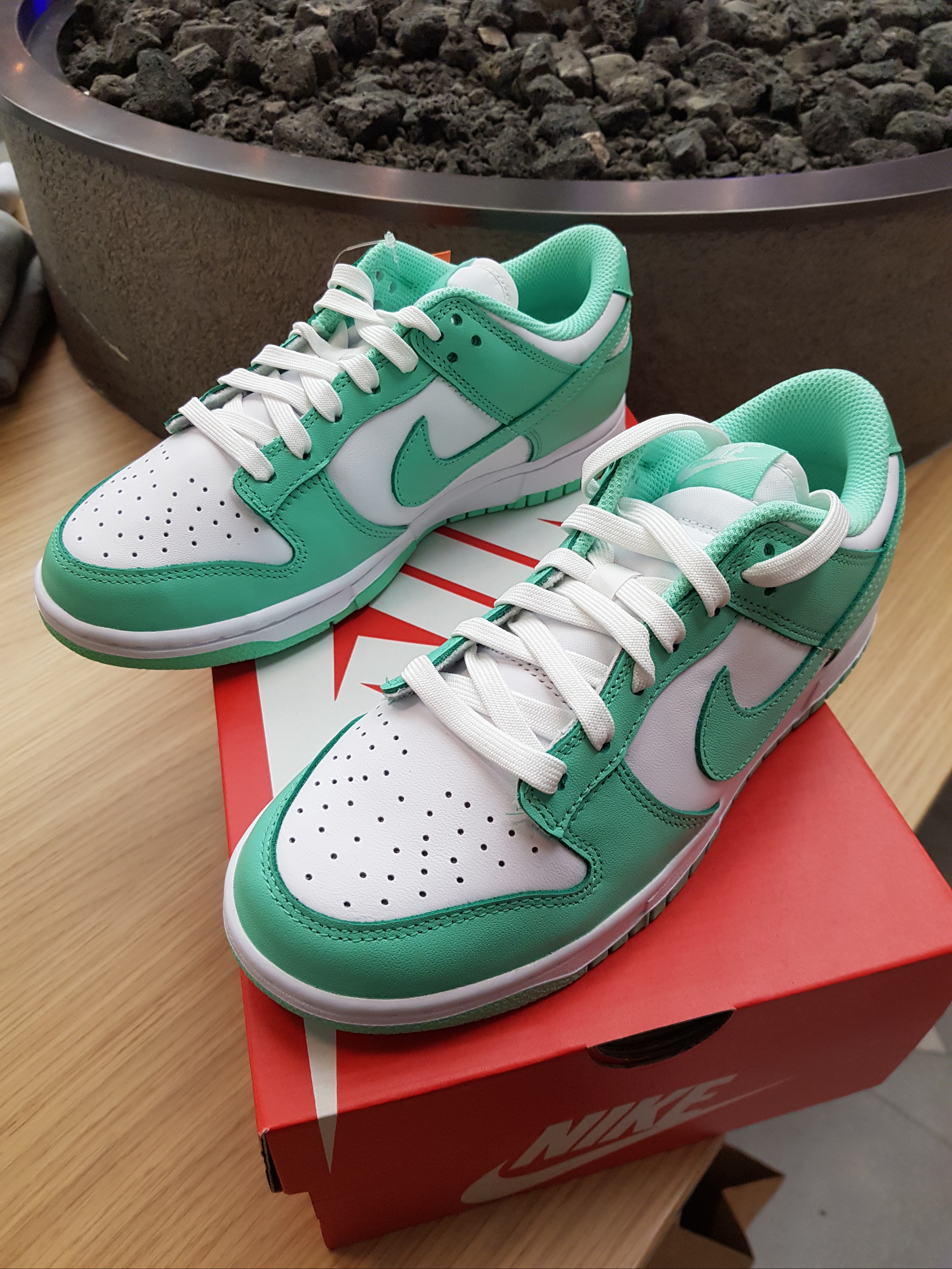 (W) Nike Dunk Low Green Glow 착용 스타일 - 1