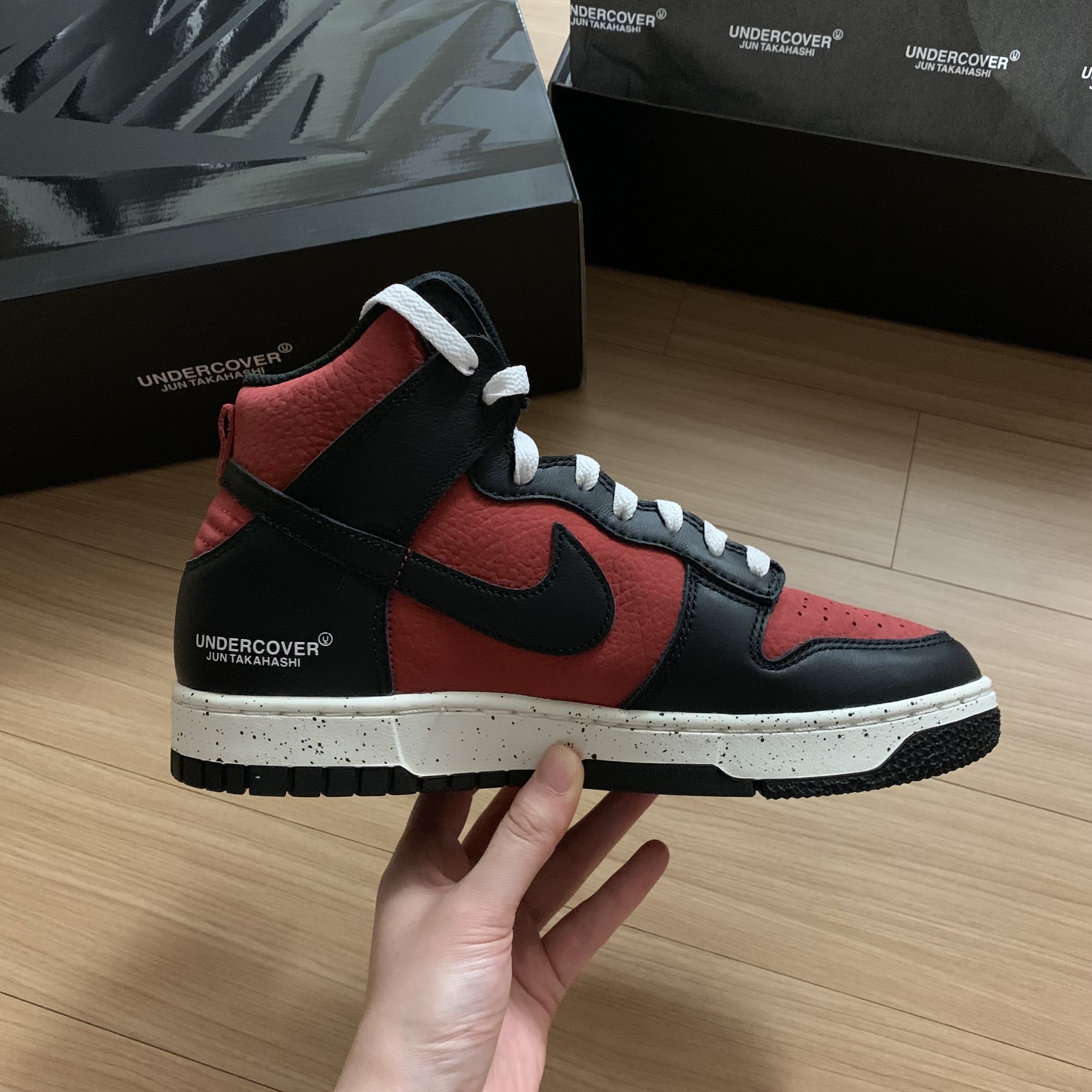 Nike x Undercover Dunk High 1985 Gym Red 착용 스타일 - 2