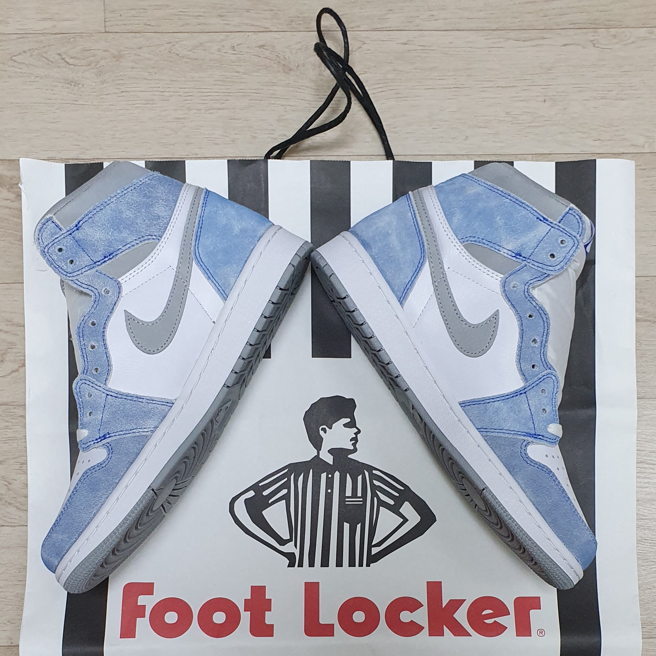 Jordan 1 Retro High OG Hyper Royal 착용 스타일