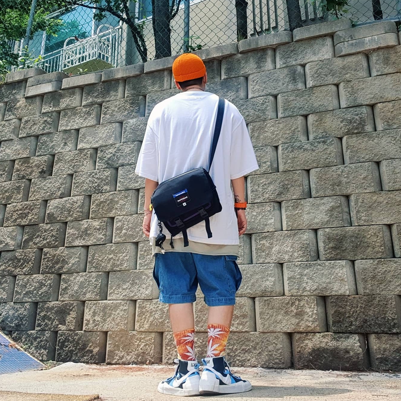 Nike x Sacai Blazer Mid White Black Legend Blue 착용 스타일 - 3