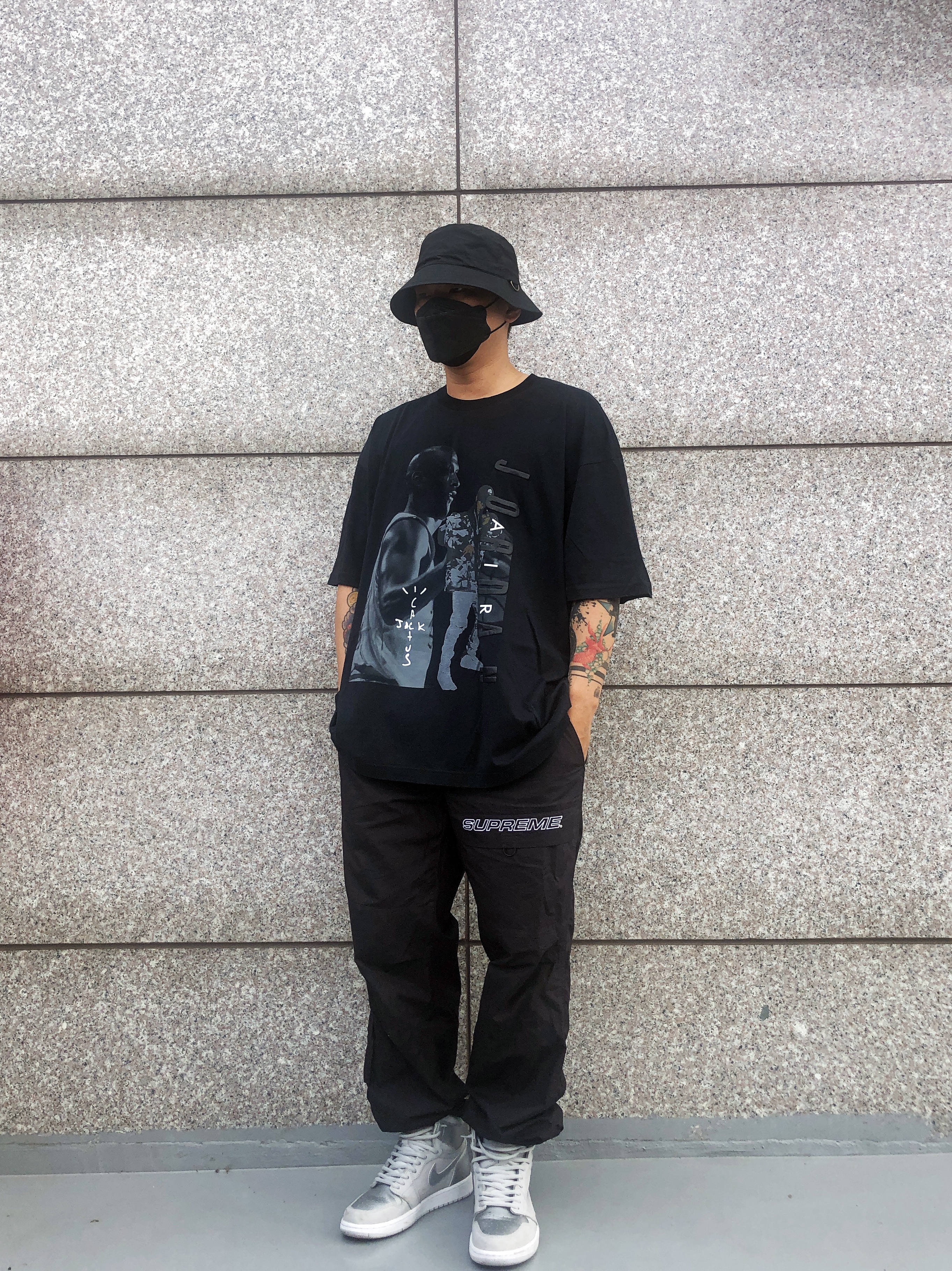 Supreme x Barbour Waxed Cotton Crusher Black - 20SS, Jordan x Travis Scott T-Shirt 착용 스타일
