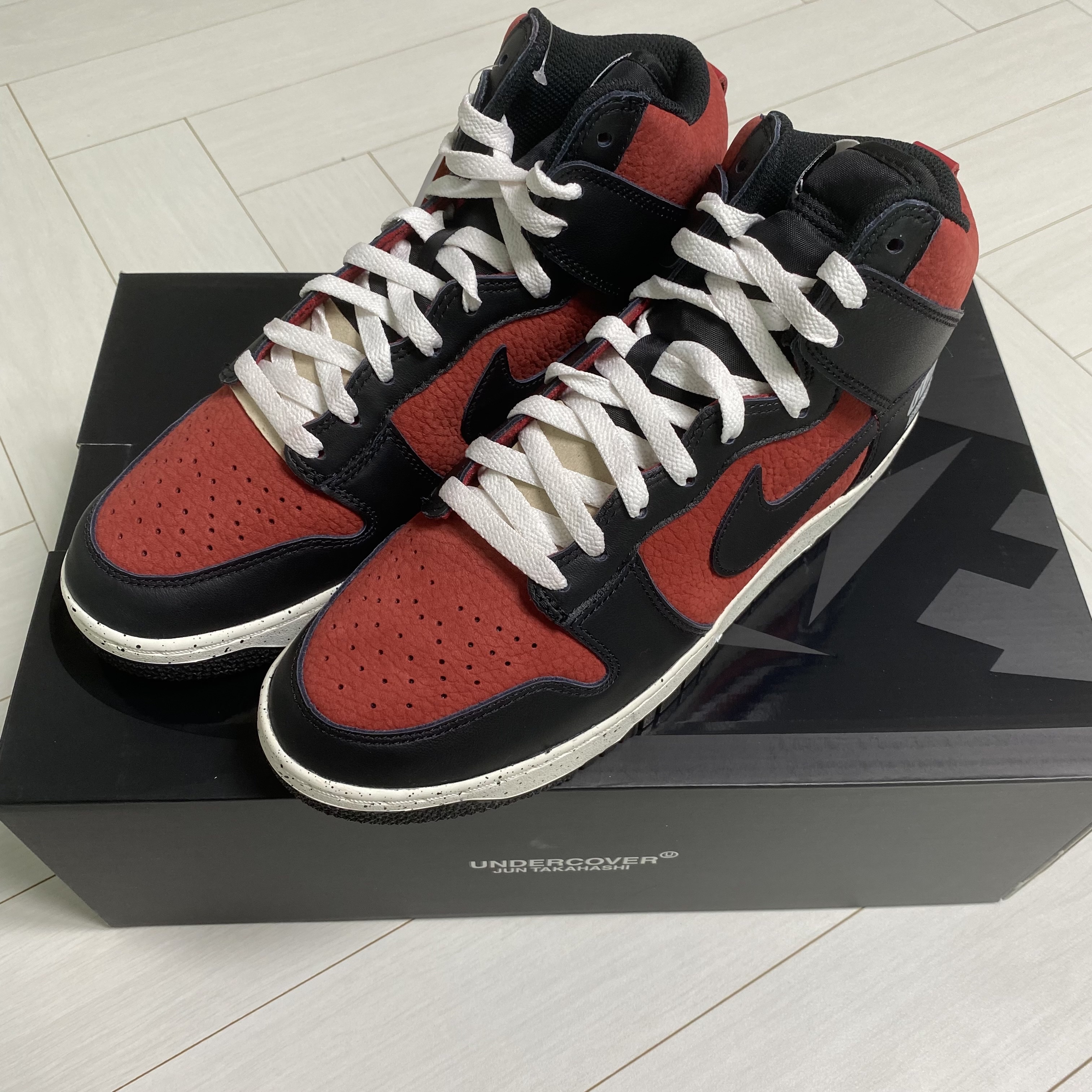 Nike x Undercover Dunk High 1985 Gym Red 착용 스타일 - 3