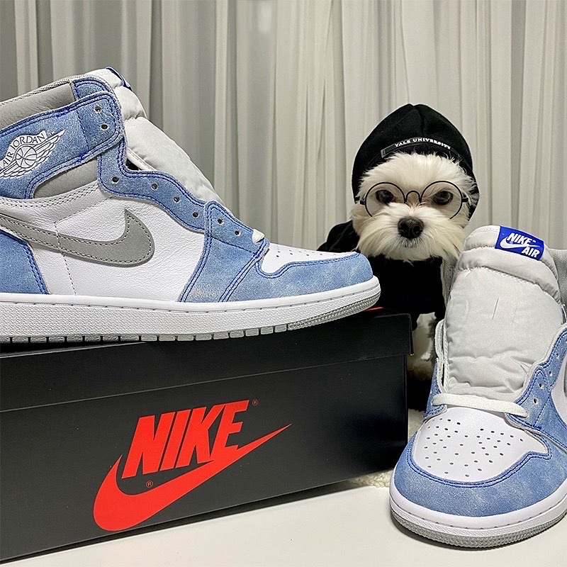 Jordan 1 Retro High OG Hyper Royal 착용 스타일