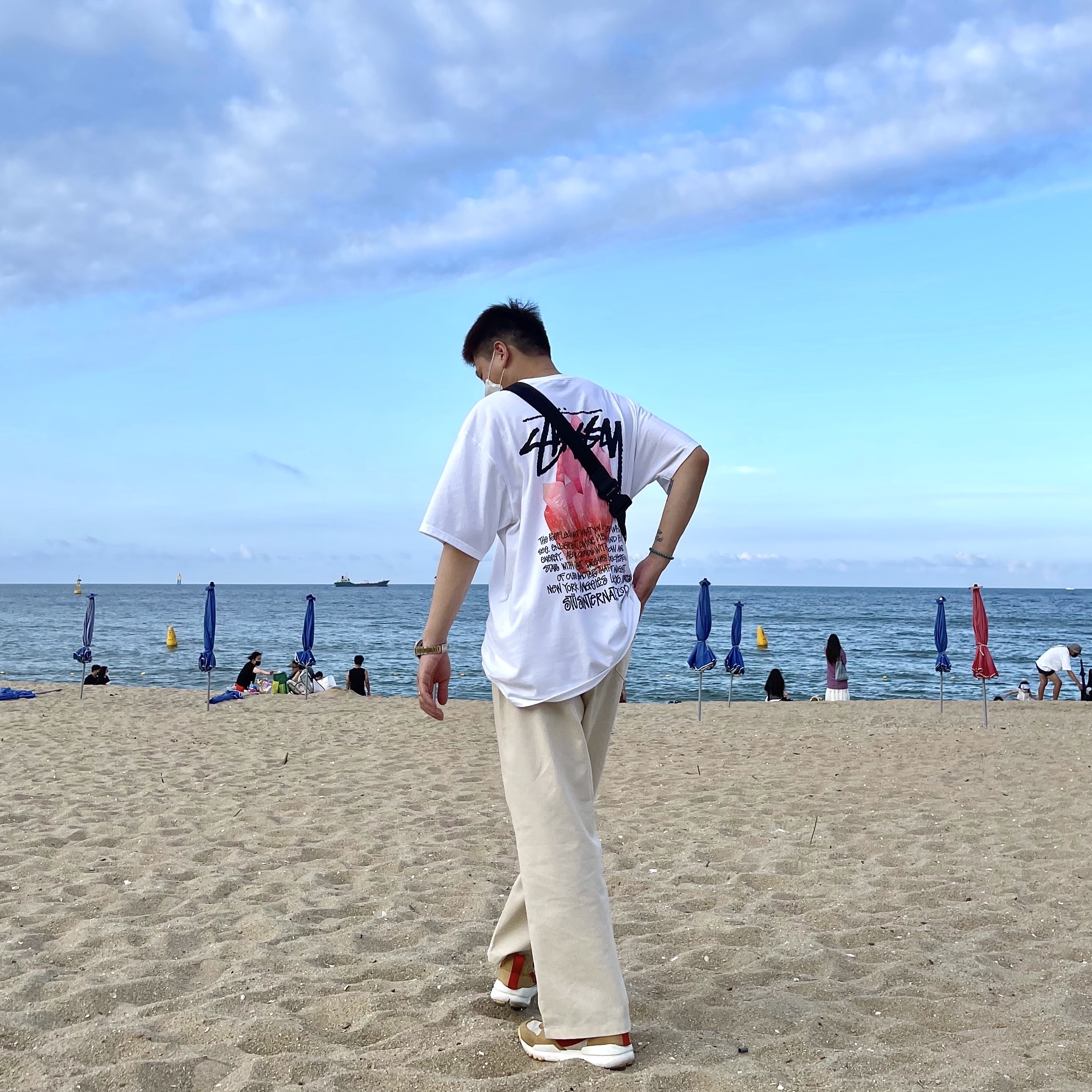 Stussy Reflection T-Shirt White, Nike x Tom Sachs Mars Yard Shoe 2.0 Space Camp 착용 스타일