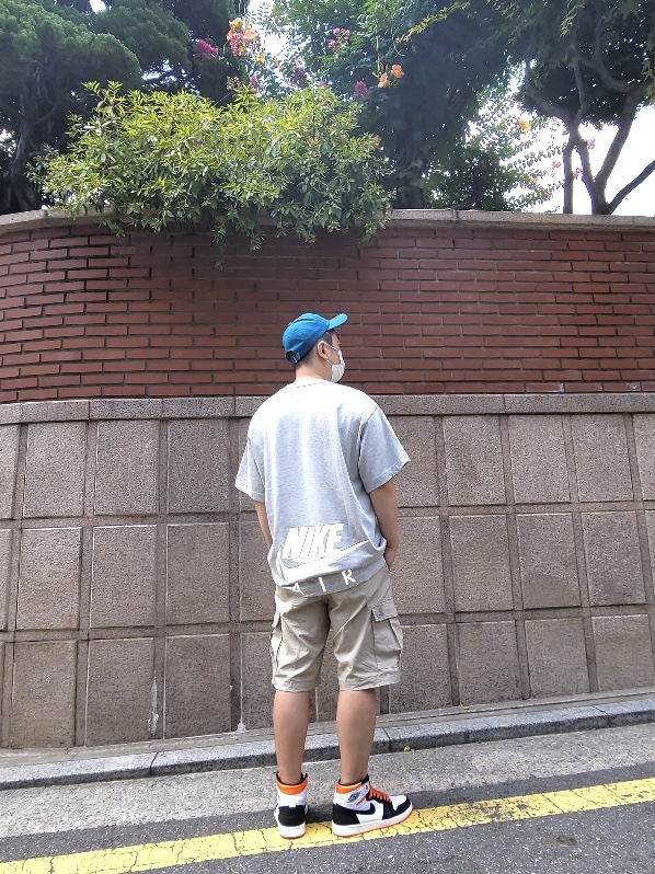 Jordan 1 Retro High OG Electro Orange, Nike x Kim Jones Oversized T-Shirt Grey Heather - Asia 착용 스타일