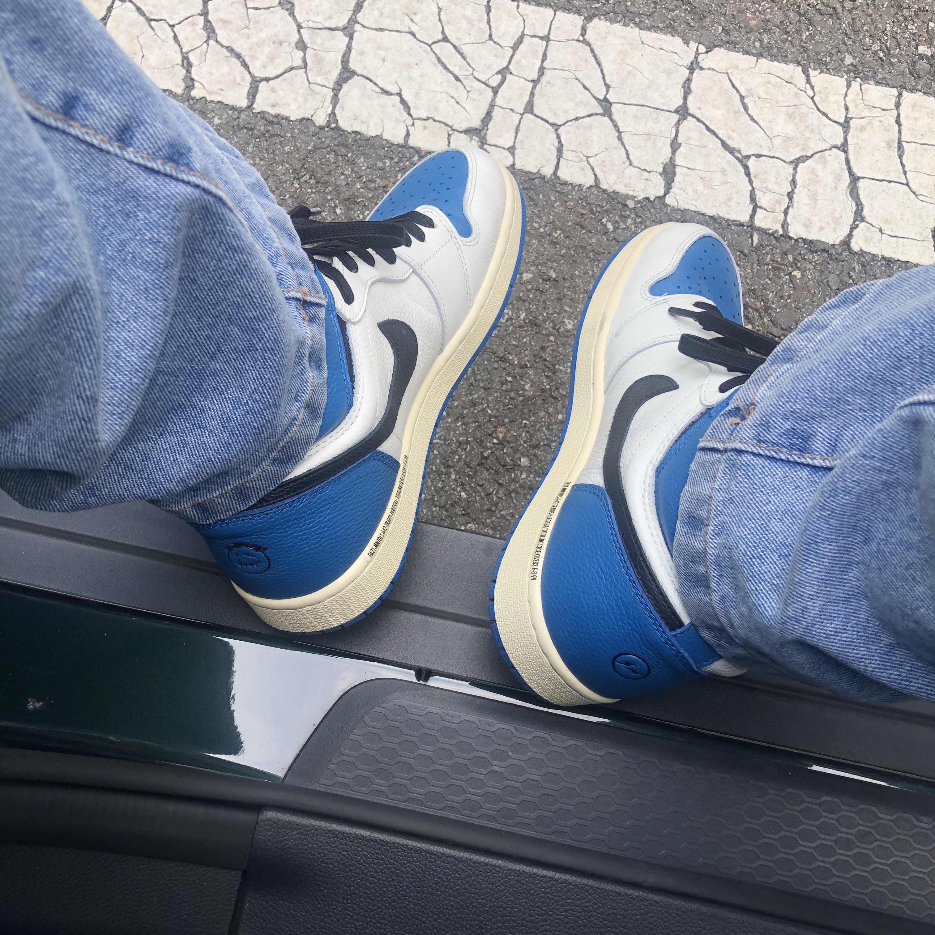Jordan 1 x Travis Scott x Fragment Retro High OG SP Military Blue 착용 스타일 - 2