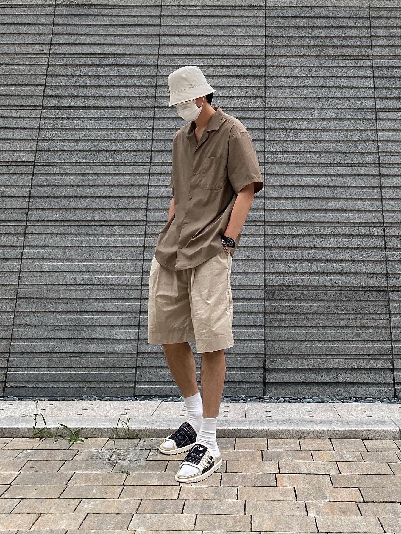 Nike Asuna Slide Pale Ivory Rattan 착용 스타일 - 2