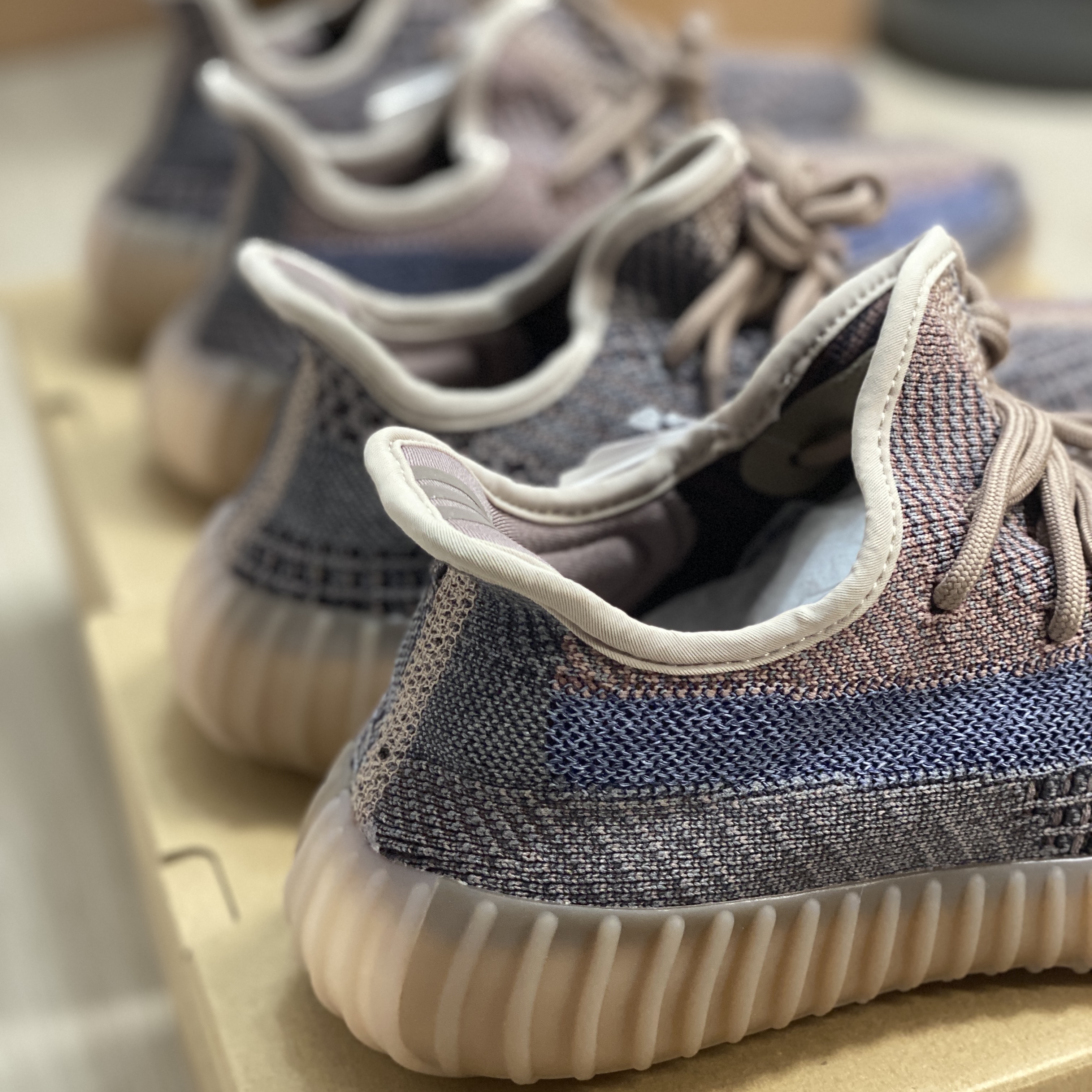Adidas Yeezy Boost 350 V2 Fade 착용 스타일