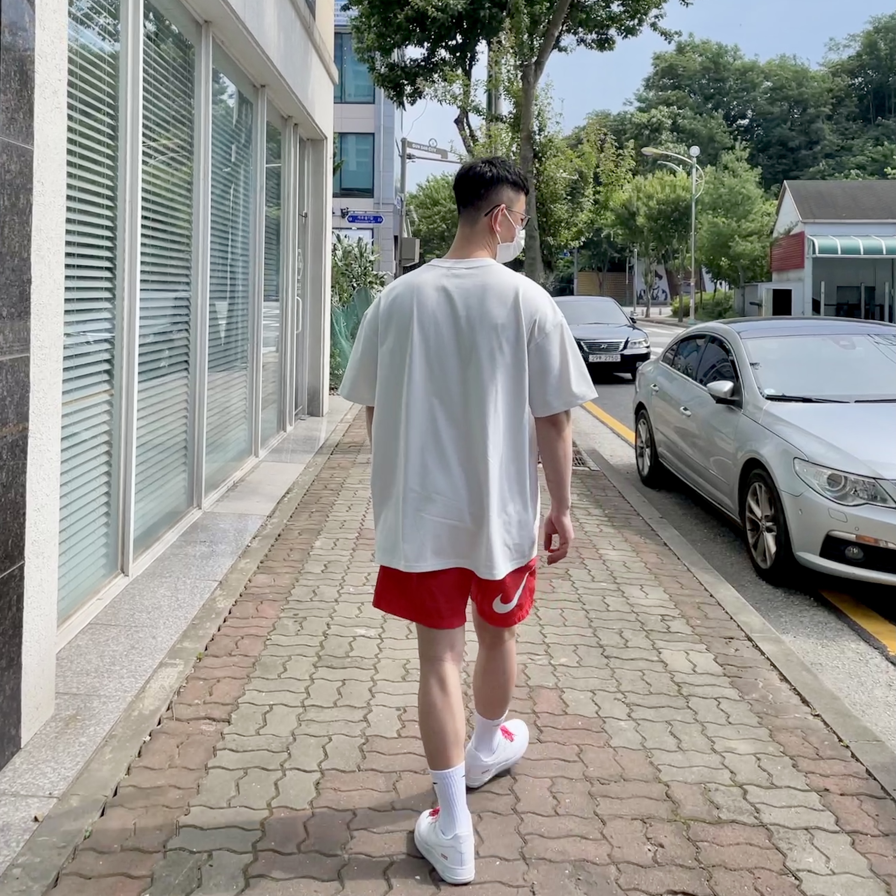 Nike x Supreme Air Force 1 Low White, Nike x Stussy Water Shorts Habanero Red 착용 스타일