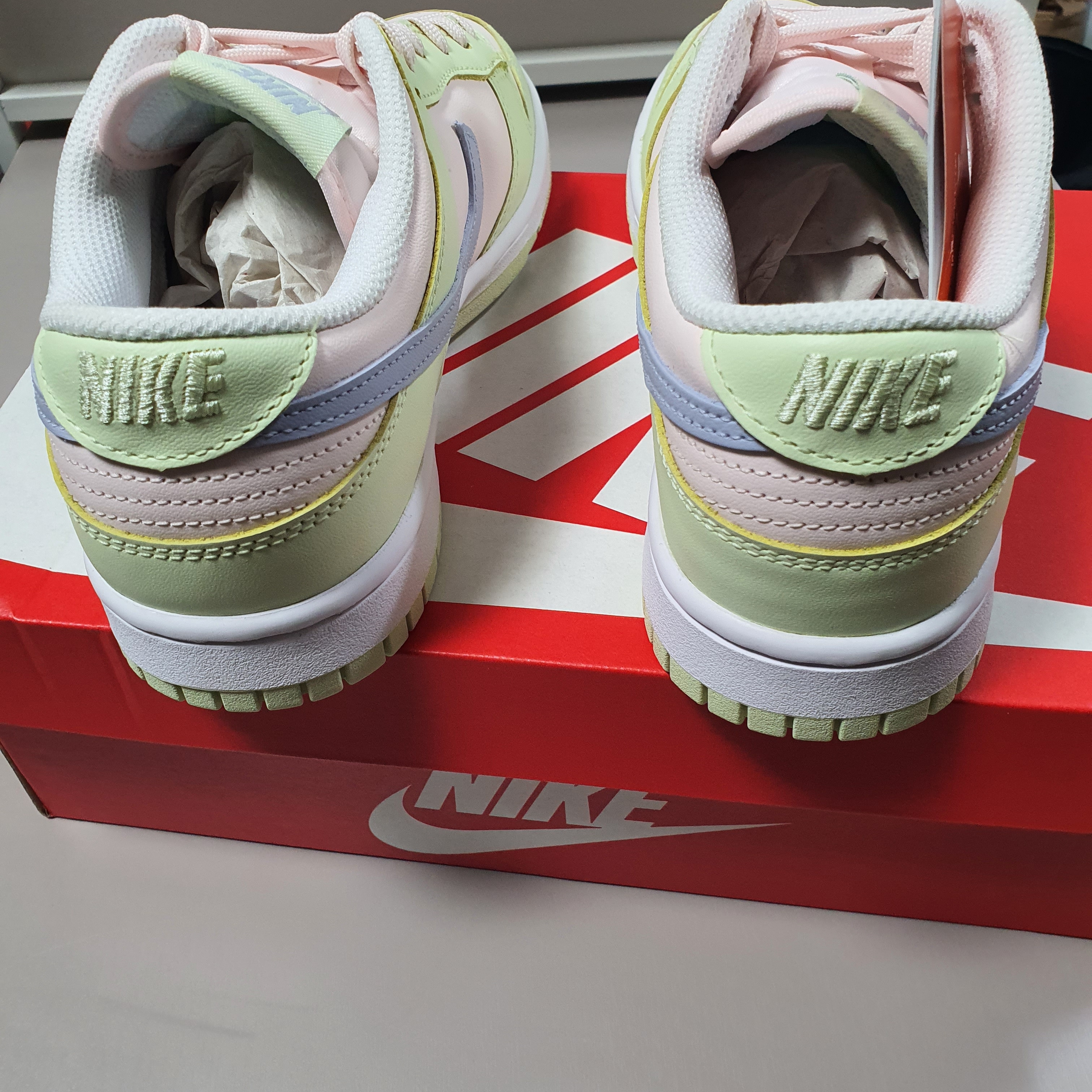 (W) Nike Dunk Low Light Soft Pink 착용 스타일 - 2
