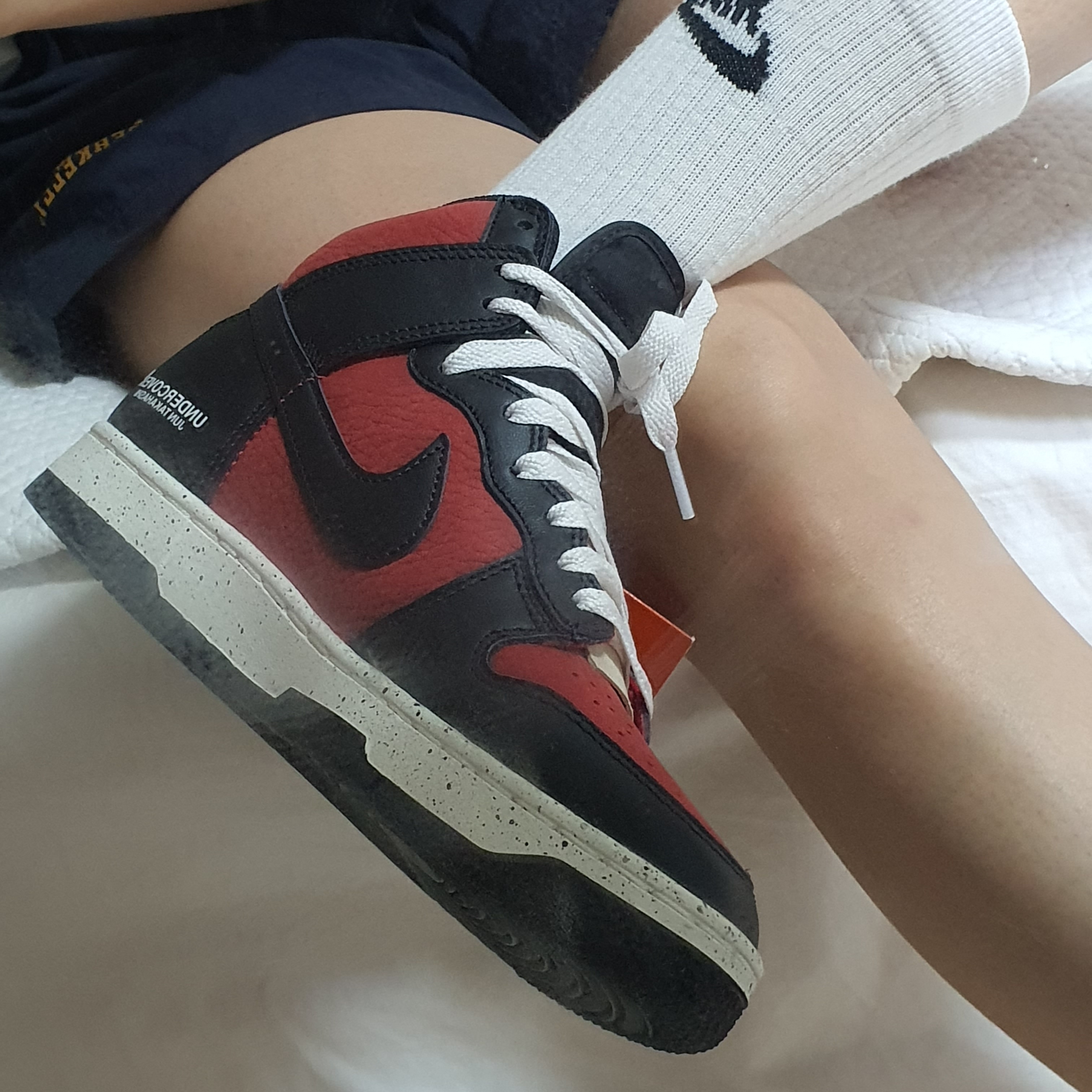 Nike x Undercover Dunk High 1985 Gym Red 착용 스타일 - 4