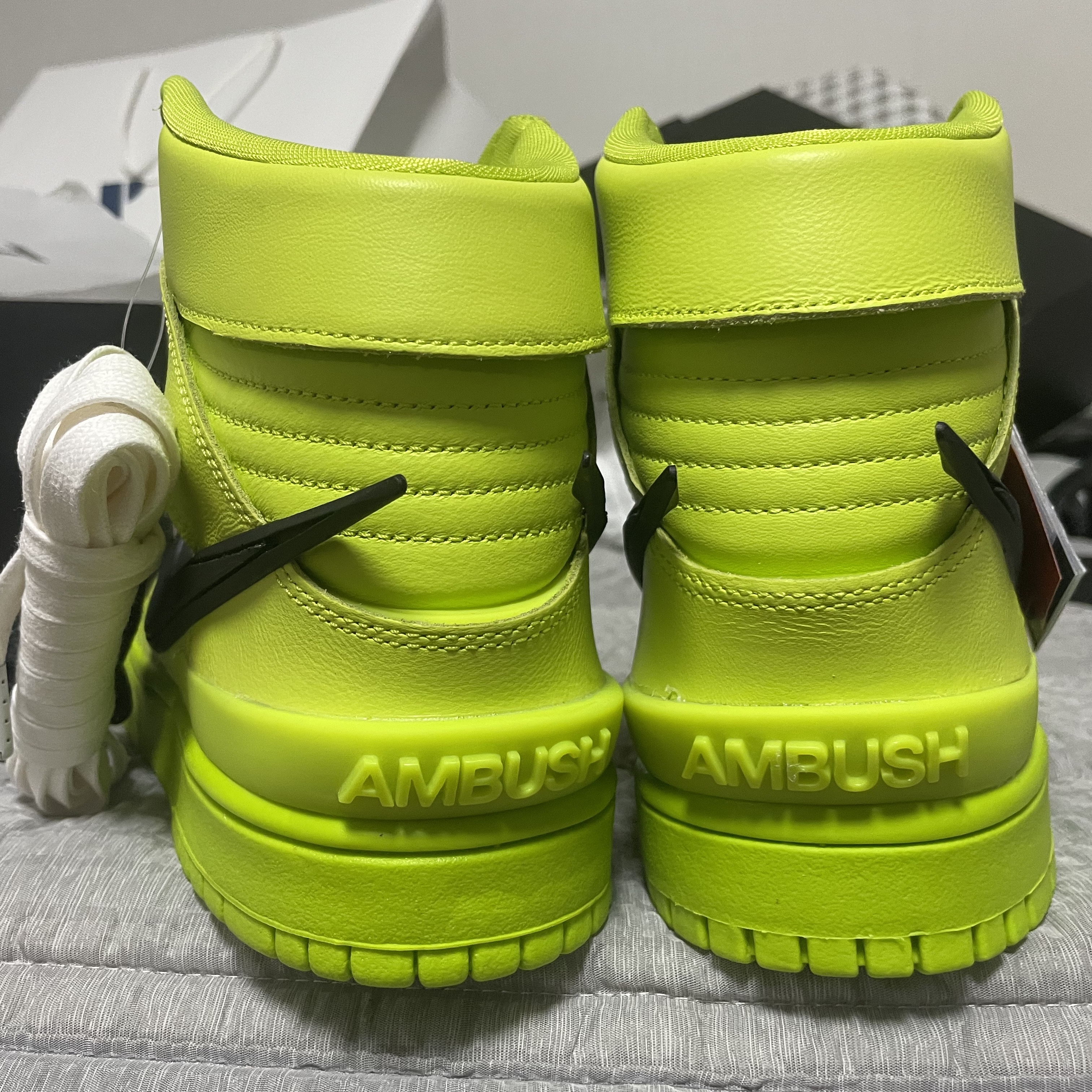 Nike x Ambush Dunk High Flash Lime 착용 스타일 - 3
