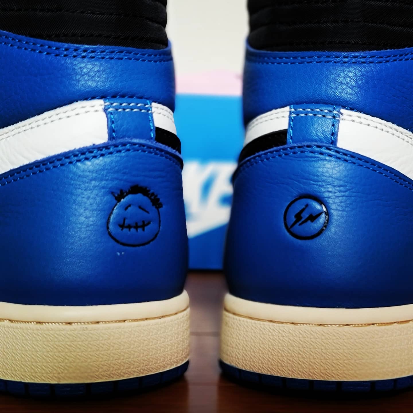 Jordan 1 x Travis Scott x Fragment Retro High OG SP Military Blue 착용 스타일 - 3
