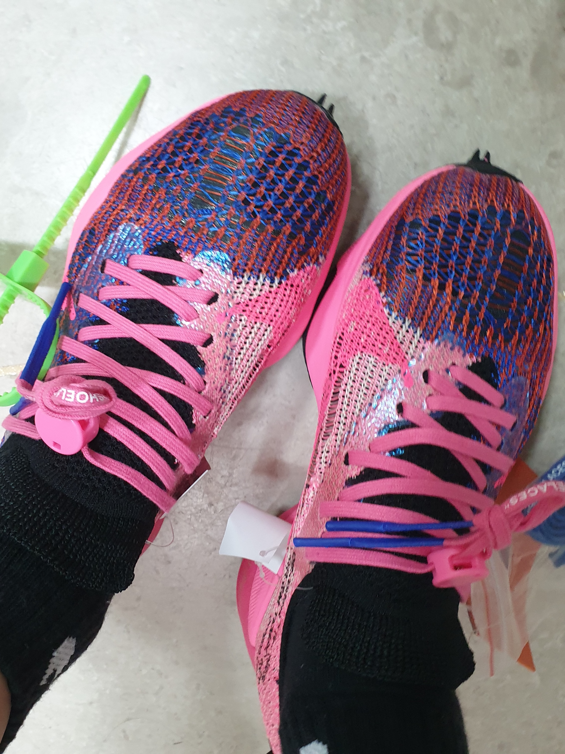 Nike x Off-White Air Zoom Tempo Next% Pink Glow 착용 스타일 - 3