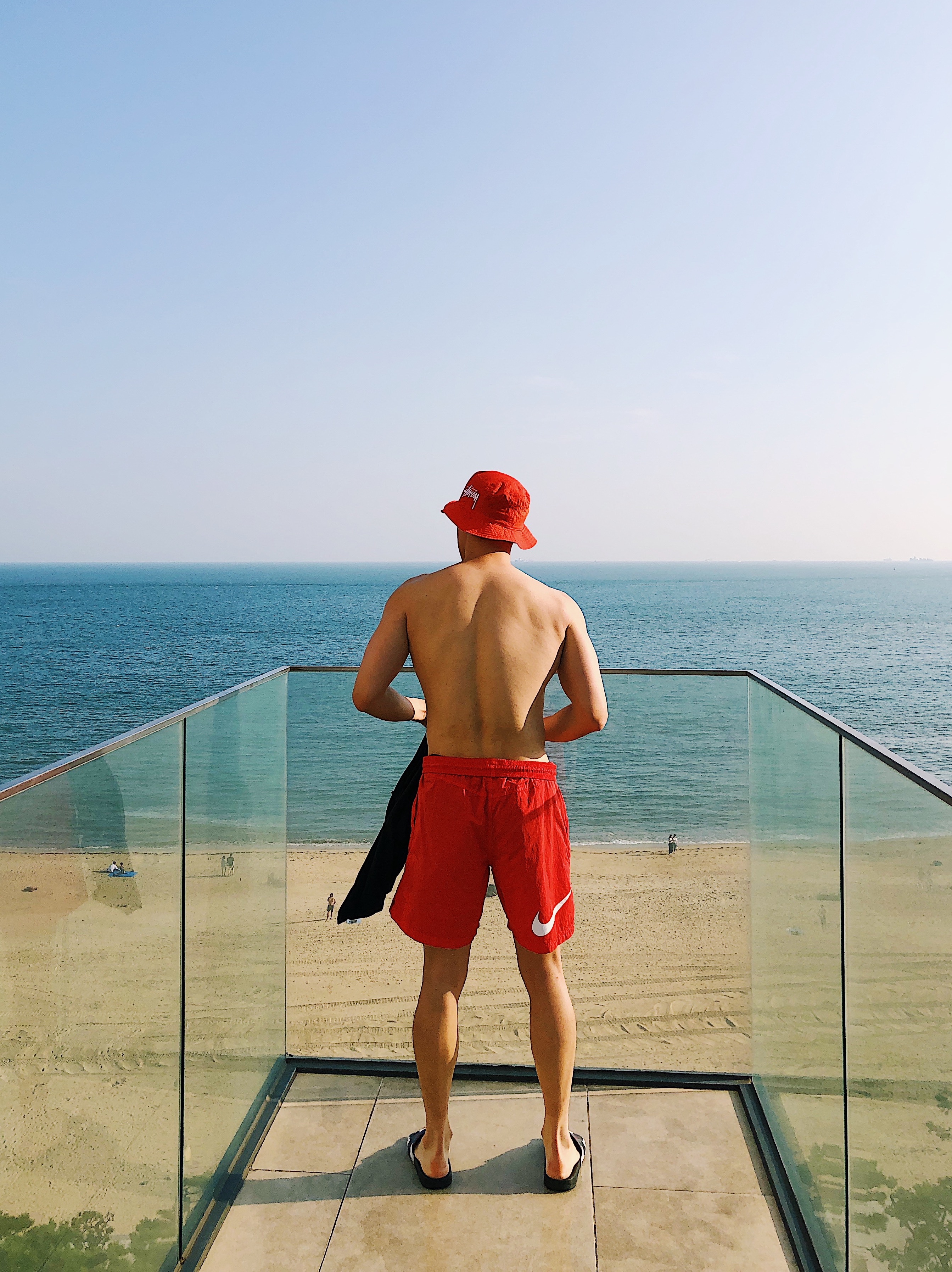Nike x Stussy Water Shorts Habanero Red, Nike x Stussy Bucket Hat Habanero Red 착용 스타일 - 2