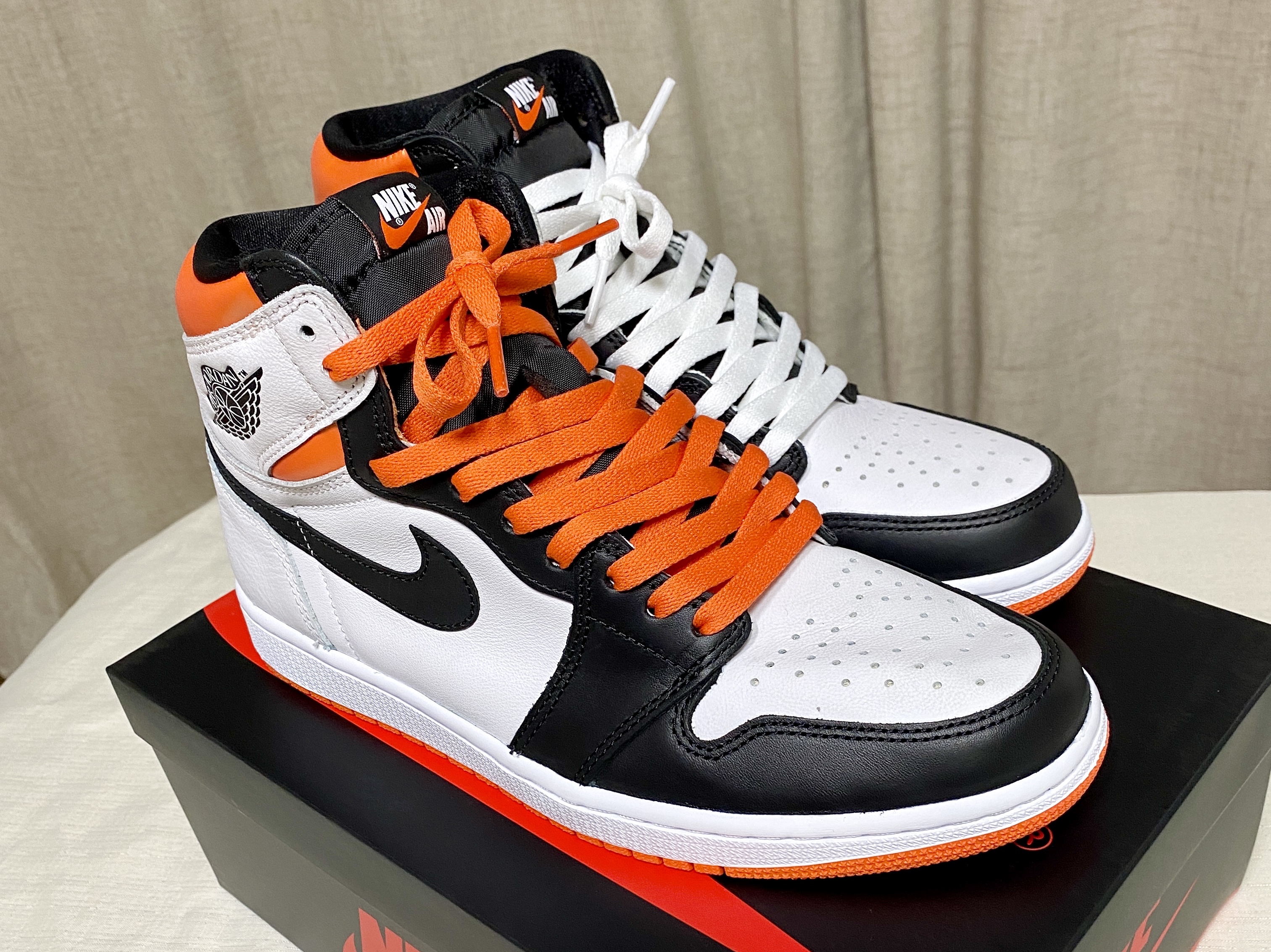 Jordan 1 Retro High OG Electro Orange 착용 스타일 - 1