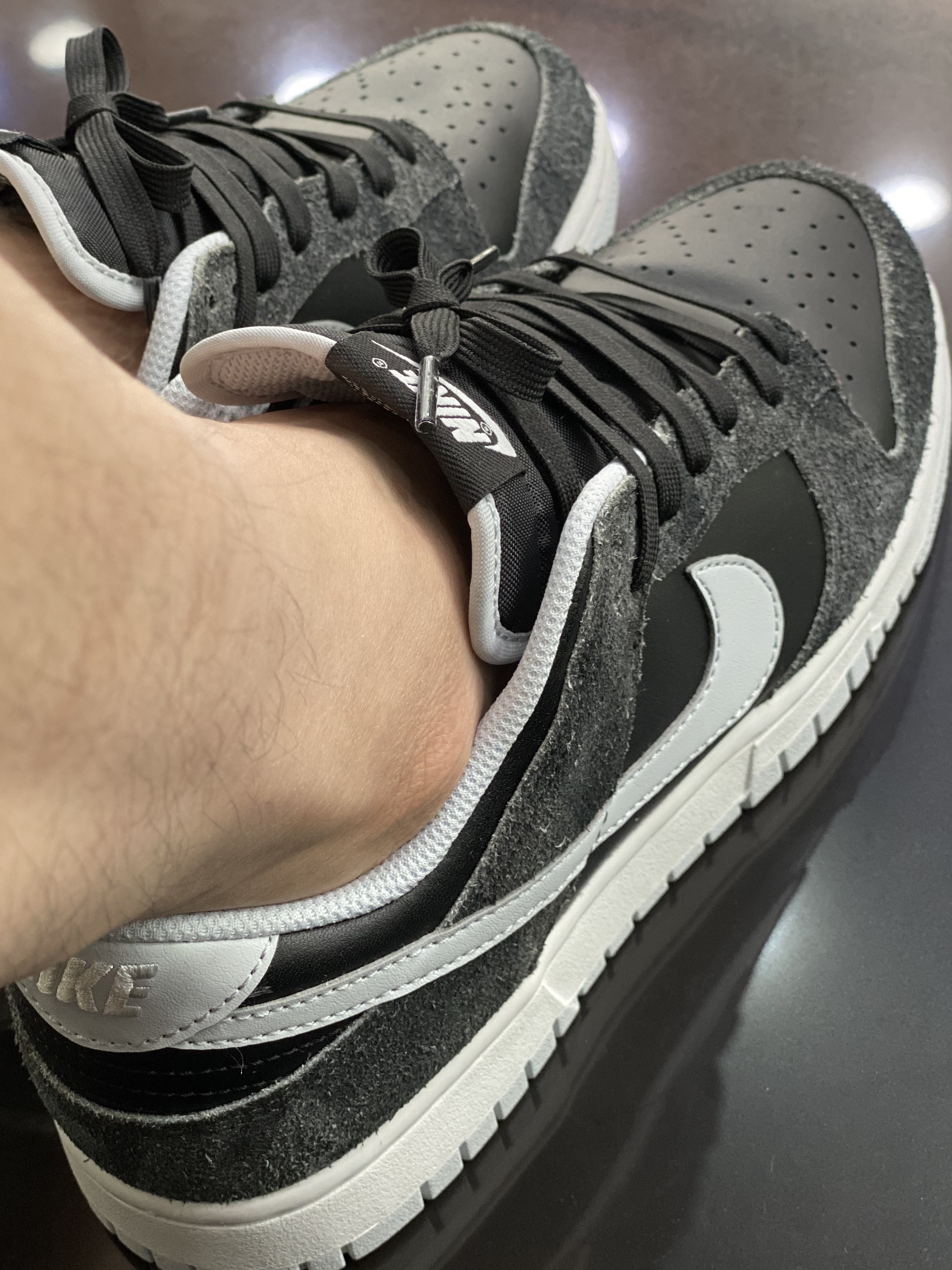 Nike Dunk Low Retro PRM Zebra 착용 스타일