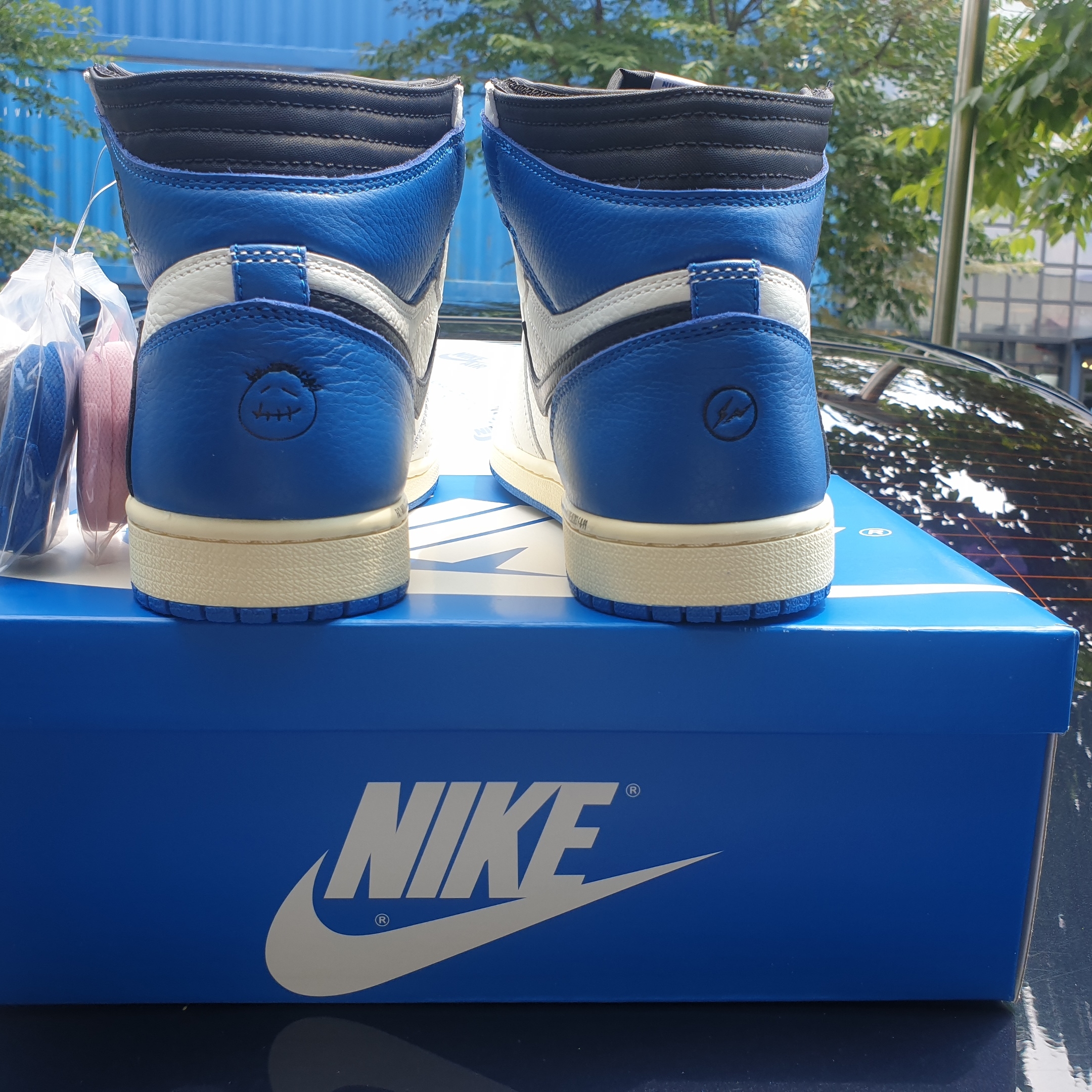 Jordan 1 x Travis Scott x Fragment Retro High OG SP Military Blue 착용 스타일 - 2